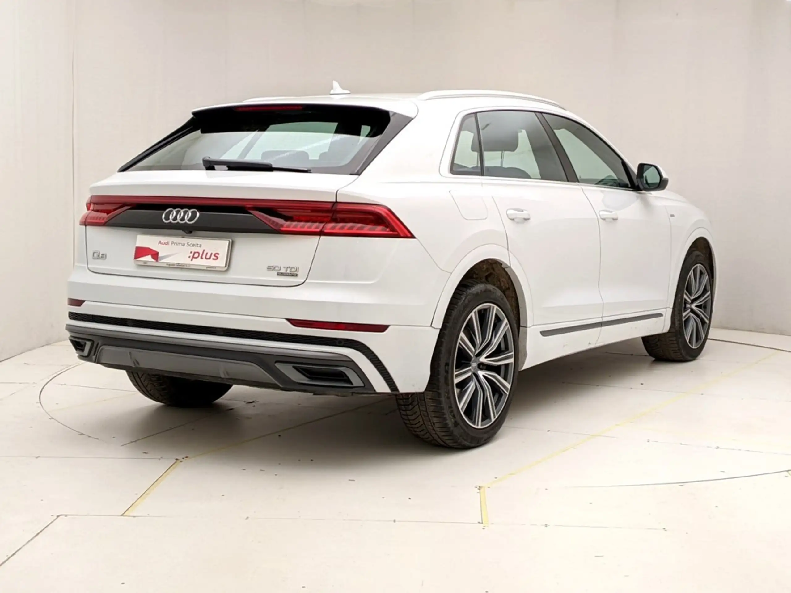 Audi - Q8