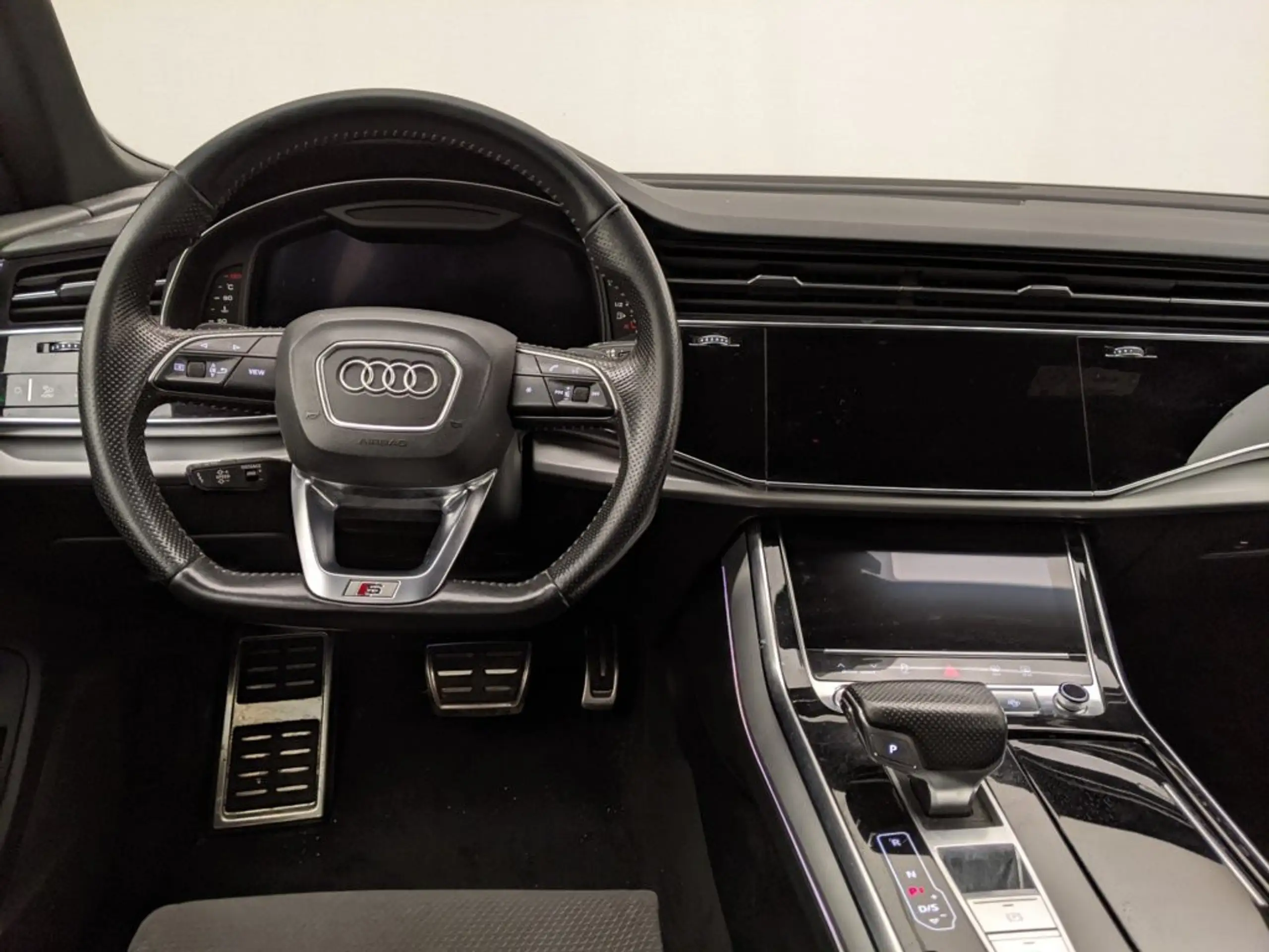 Audi - Q8