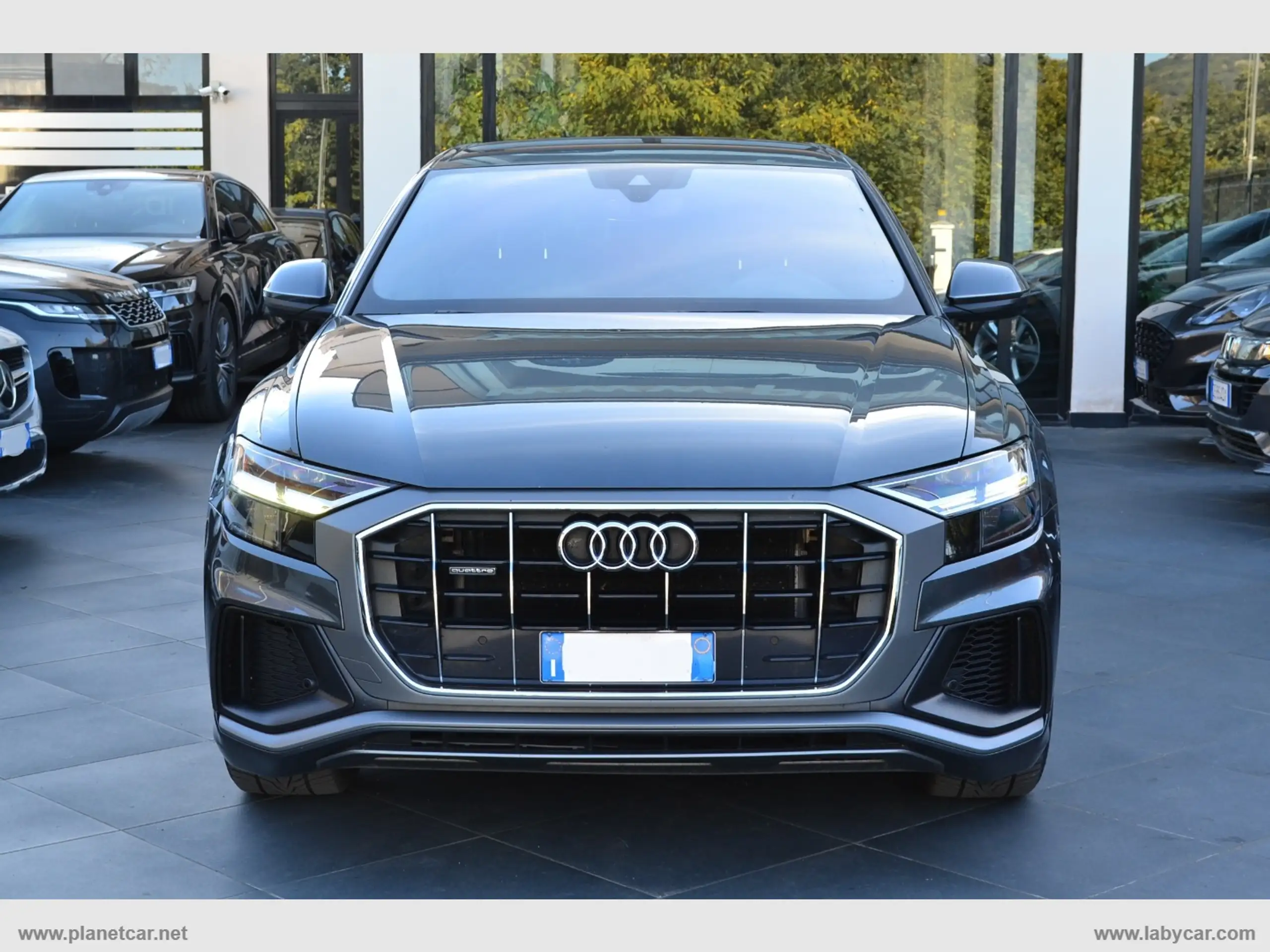 Audi - Q8