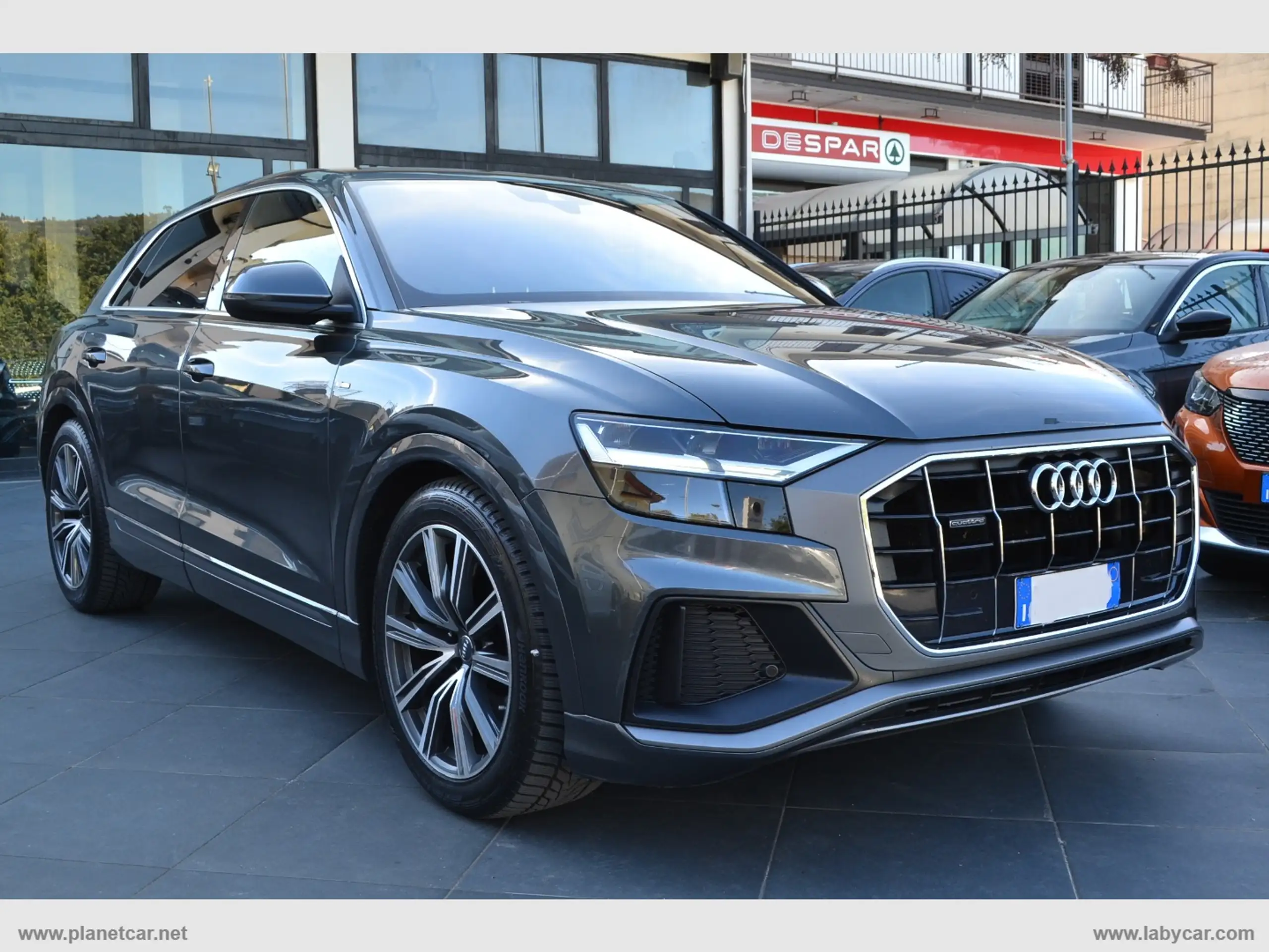 Audi - Q8