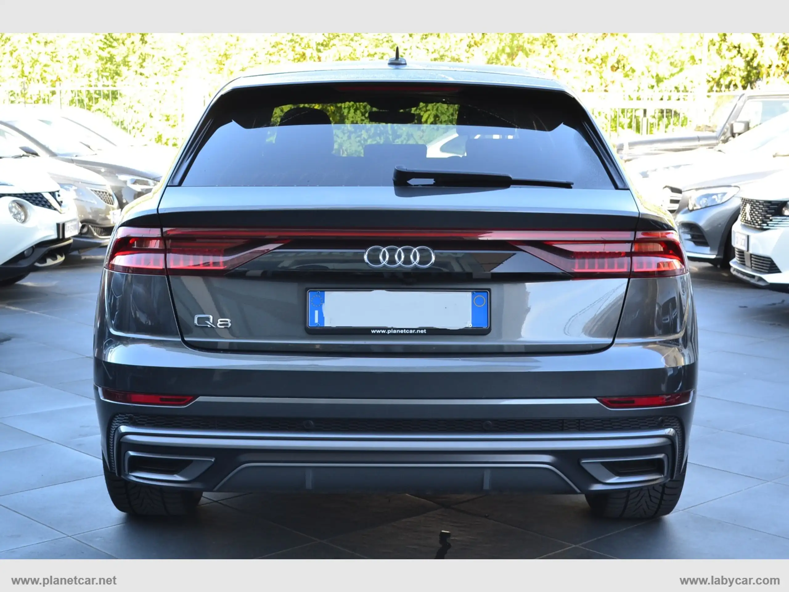 Audi - Q8