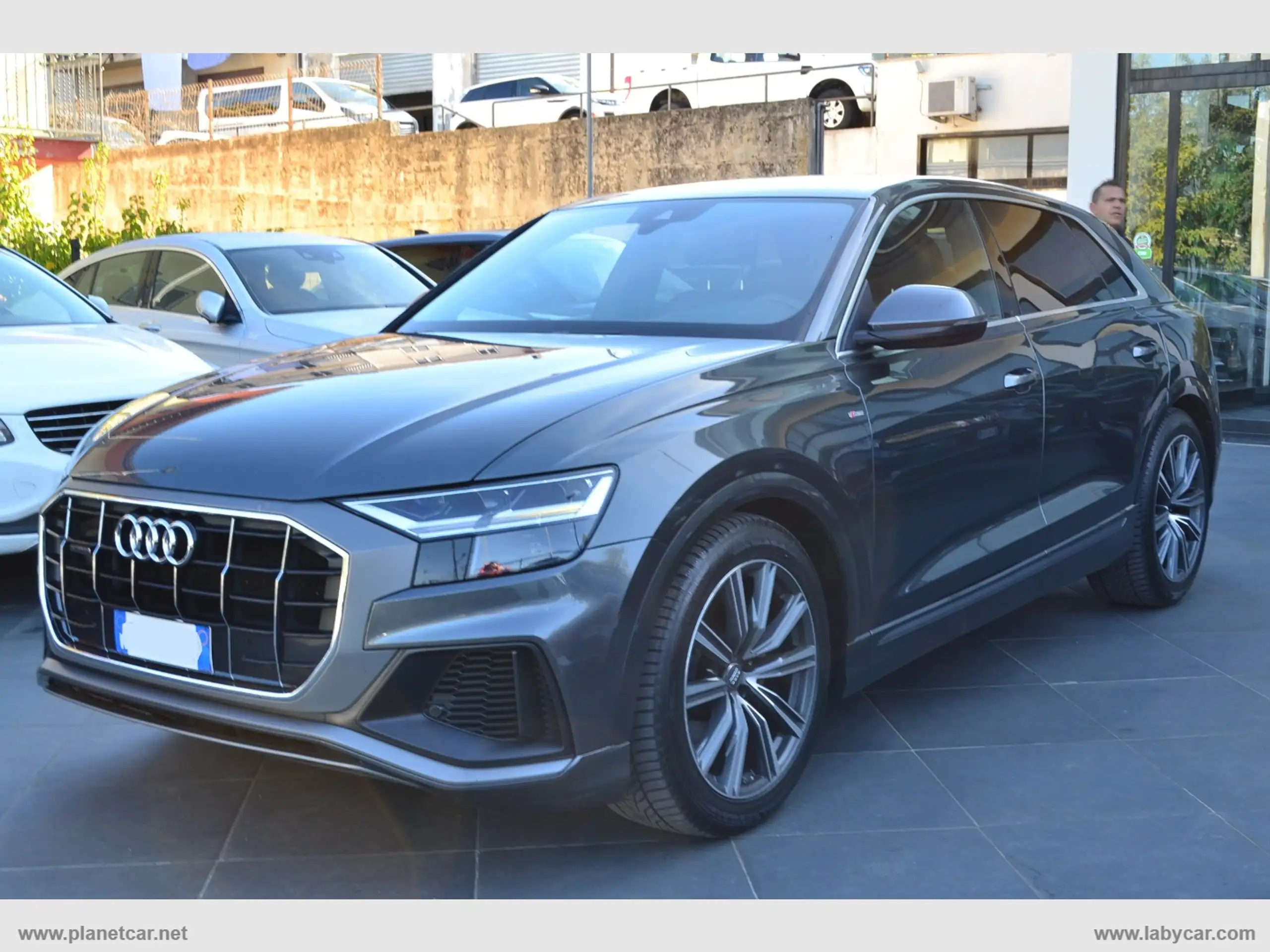 Audi - Q8