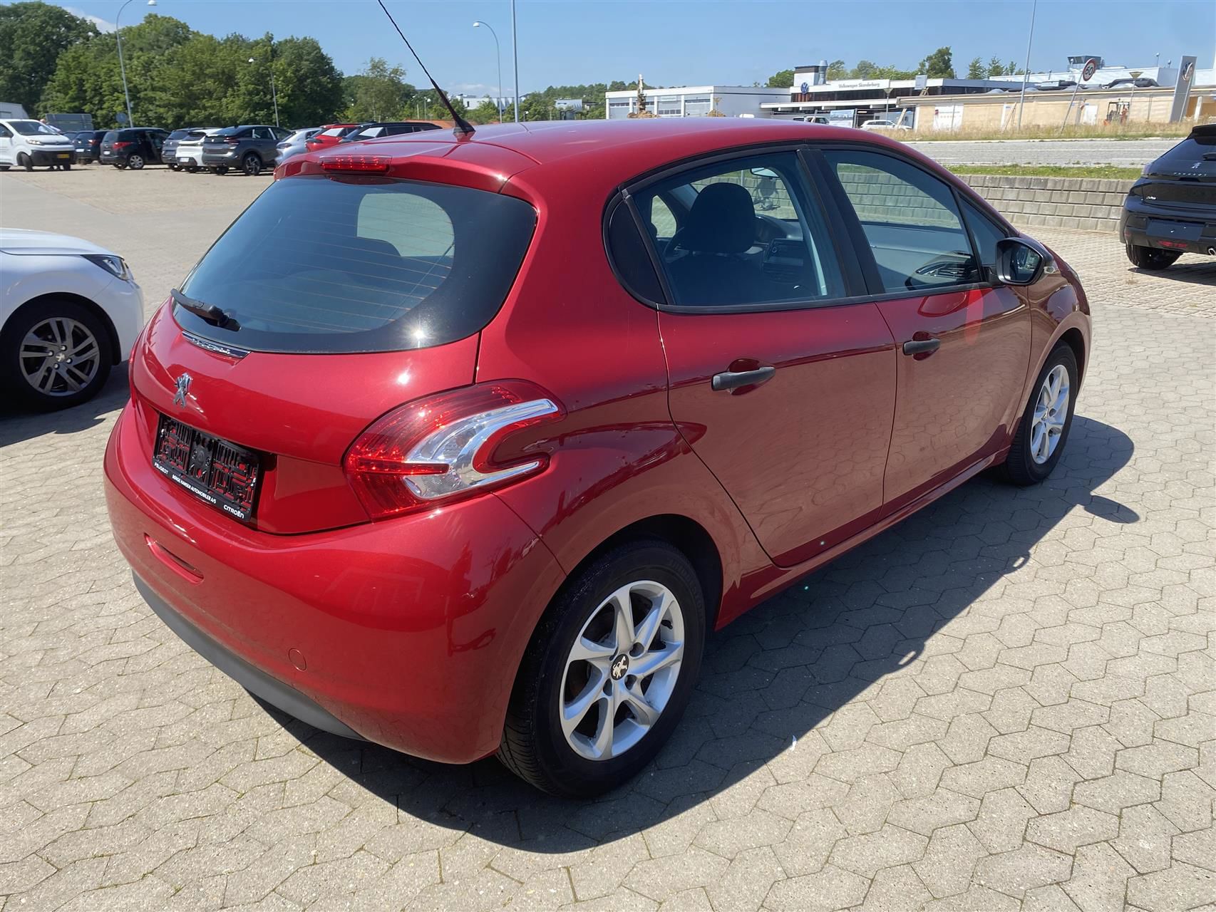 Peugeot - 208