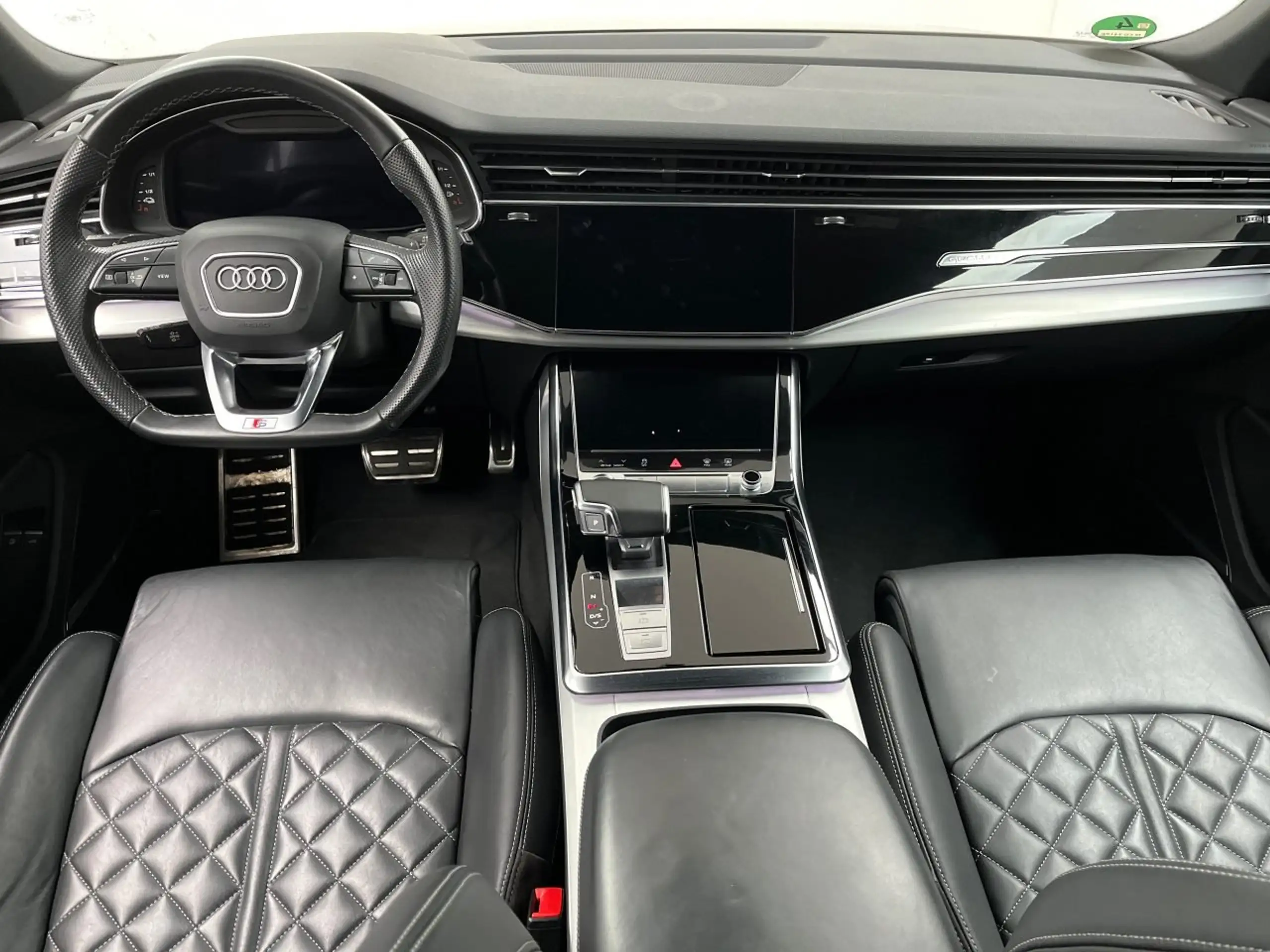 Audi - Q8