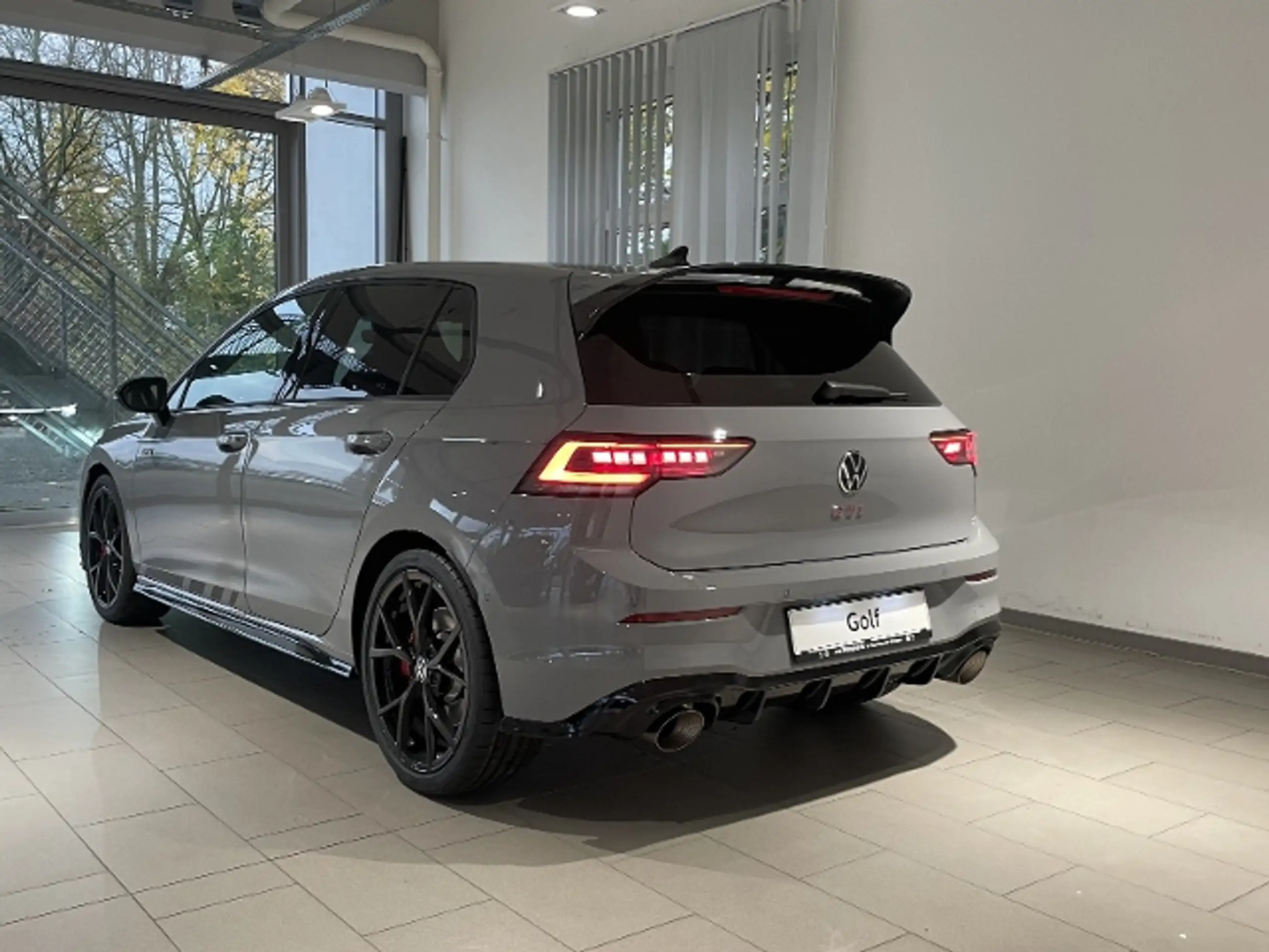 Volkswagen - Golf GTI