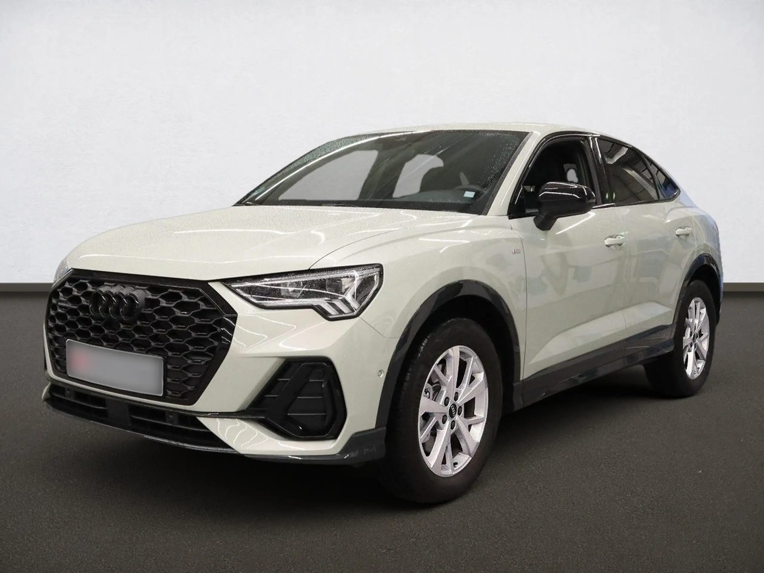 Audi - Q3