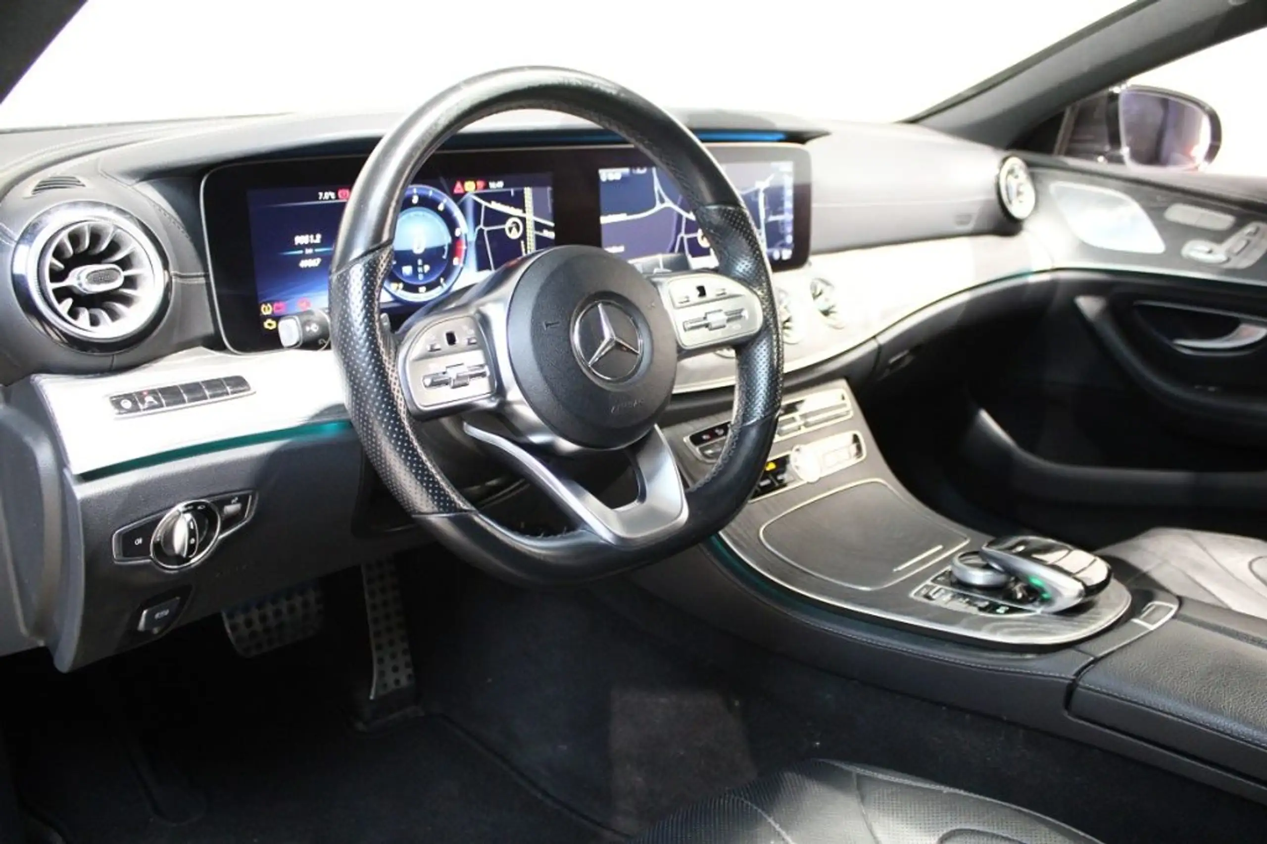 Mercedes-Benz - CLS