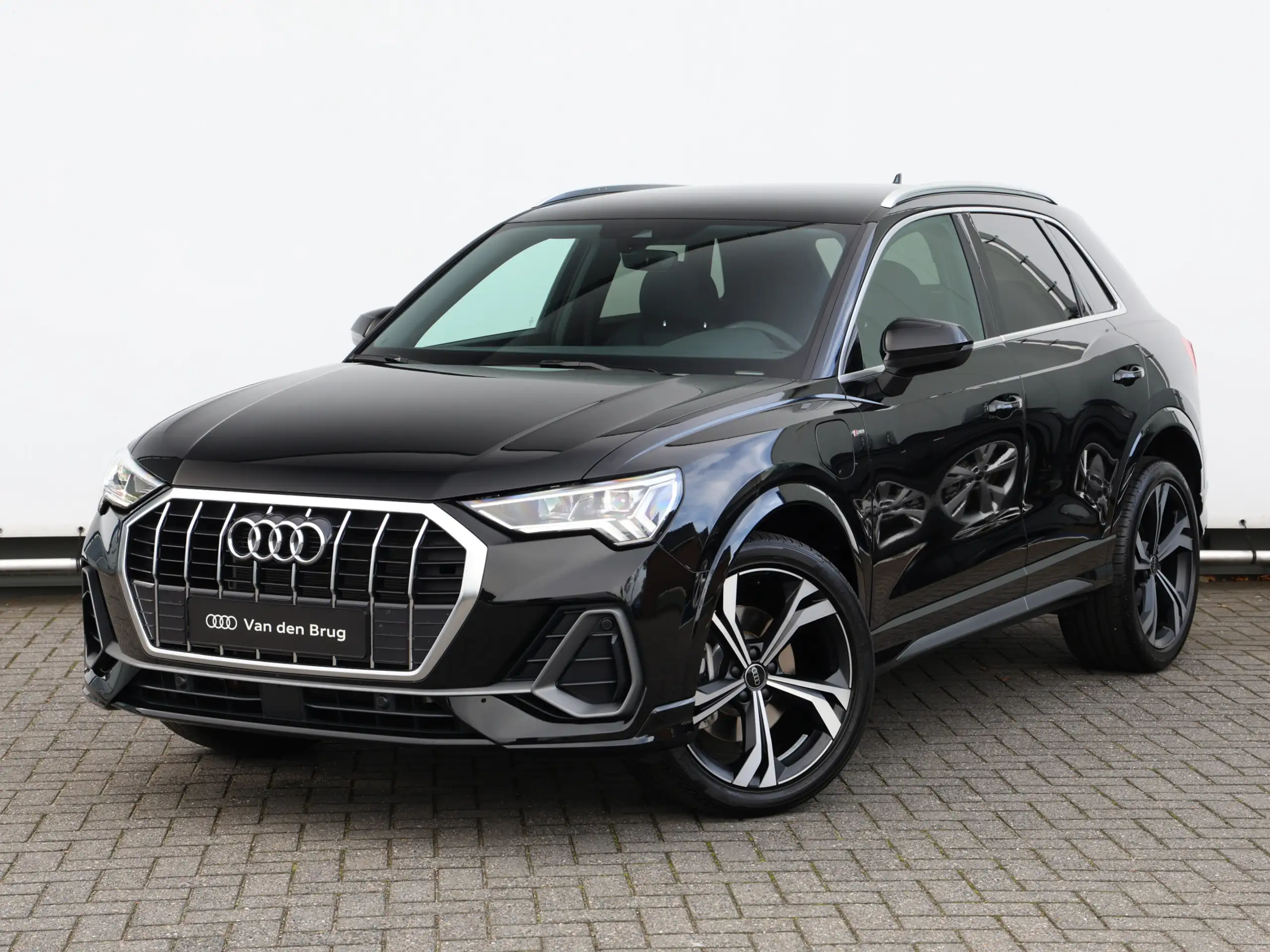 Audi - Q3