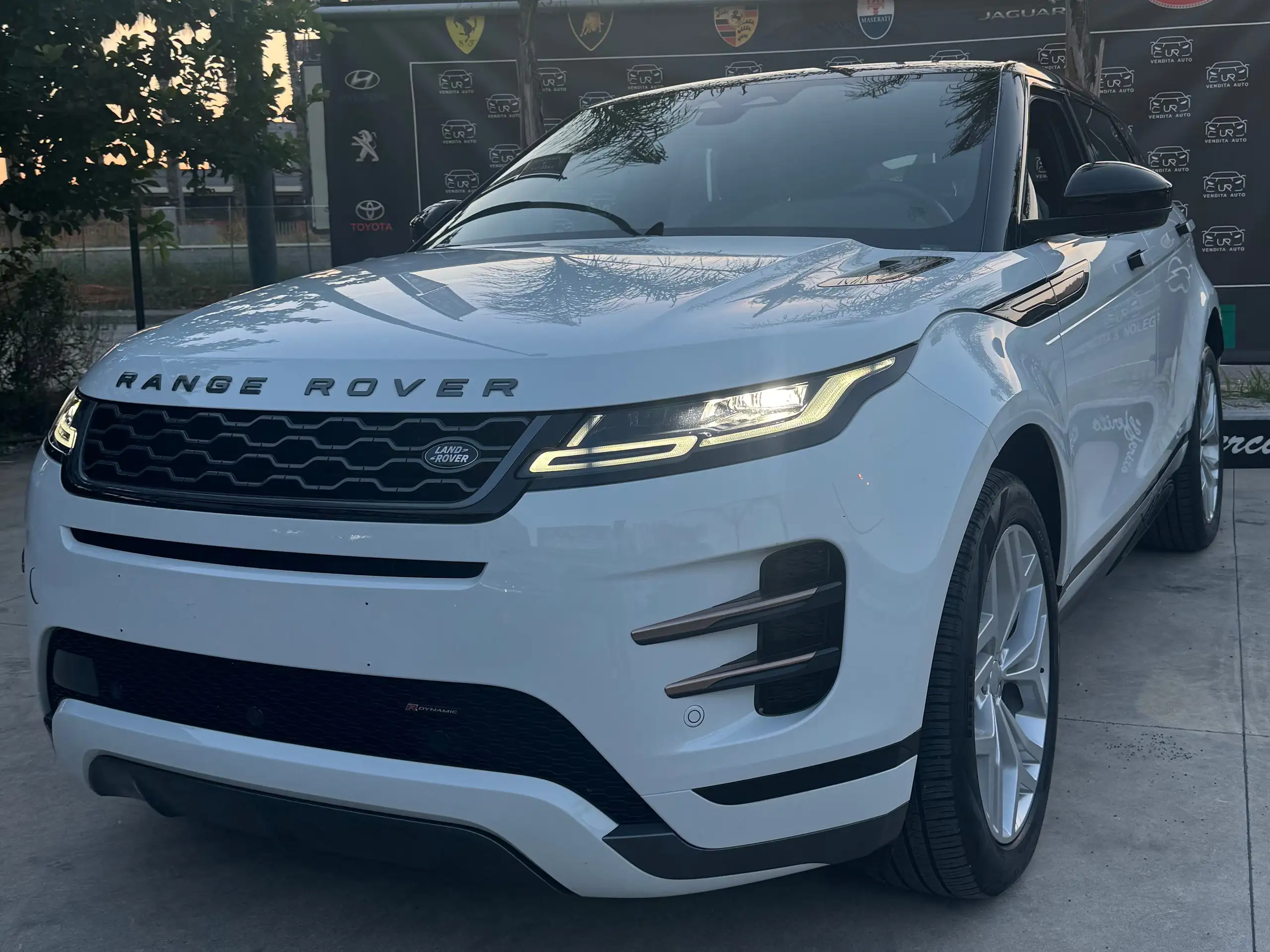 Land Rover - Range Rover Evoque