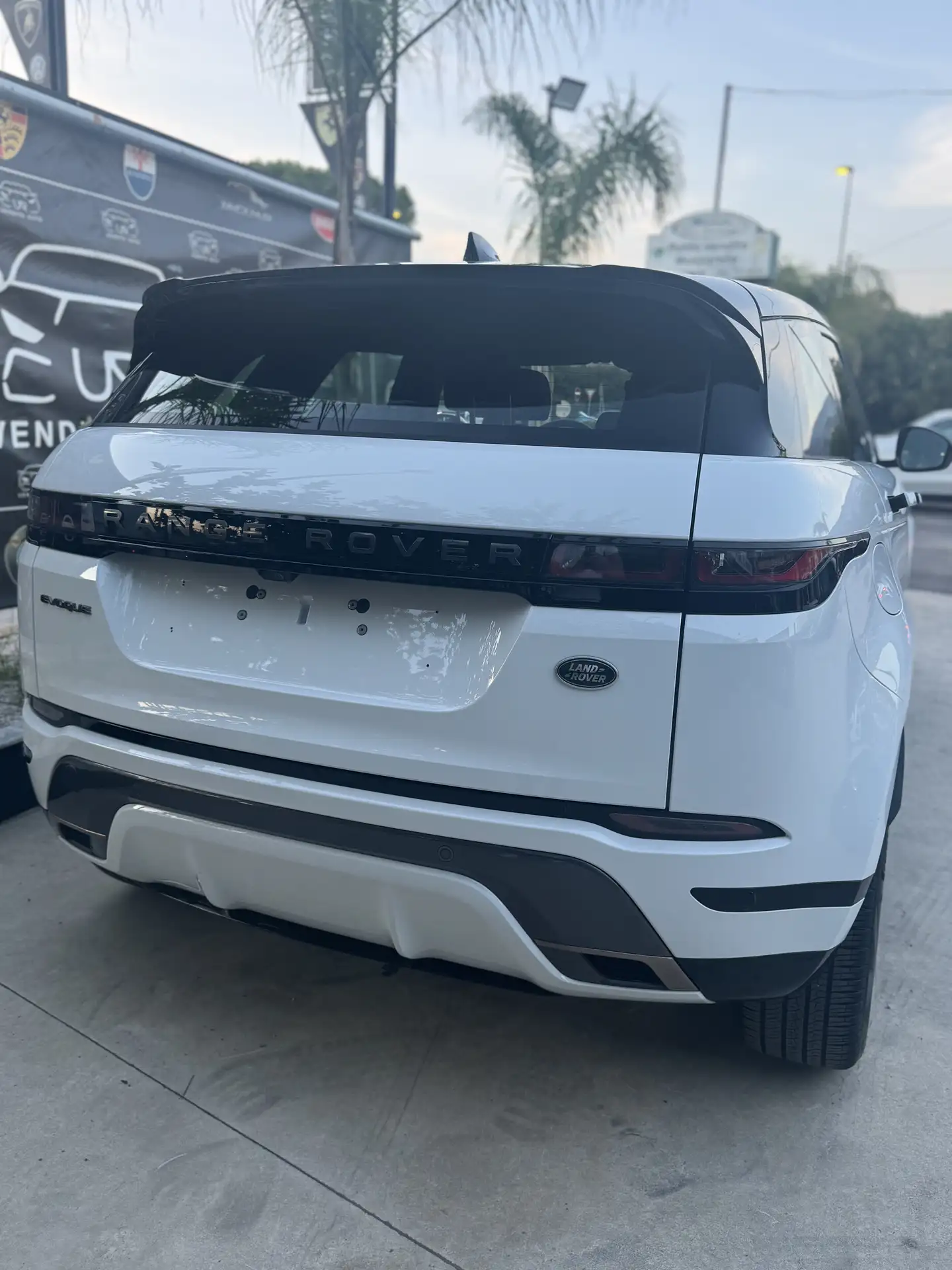 Land Rover - Range Rover Evoque