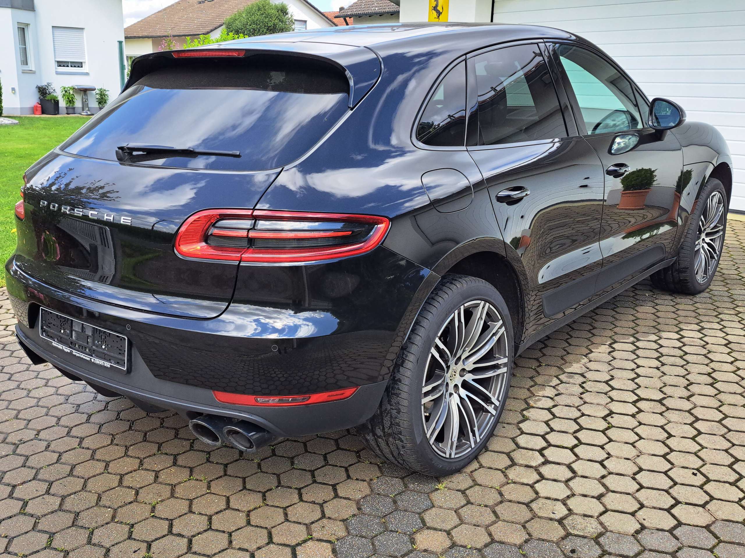 Porsche - Macan