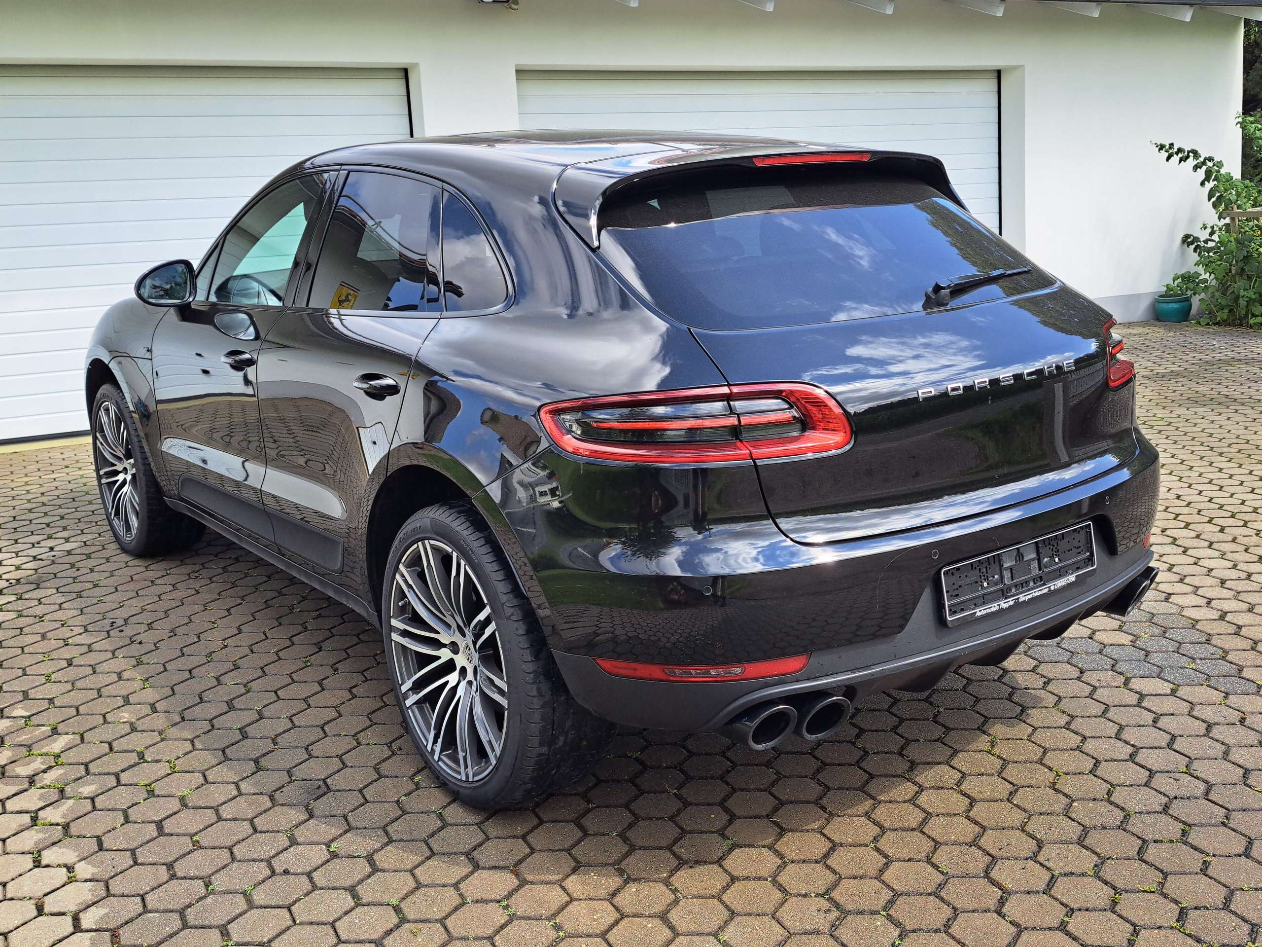 Porsche - Macan