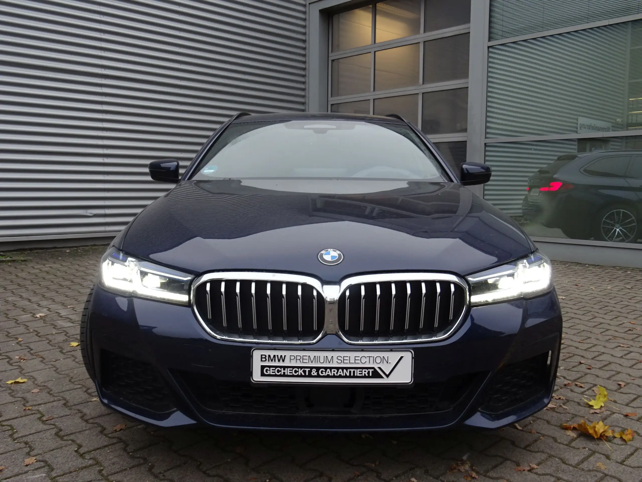 BMW - 520