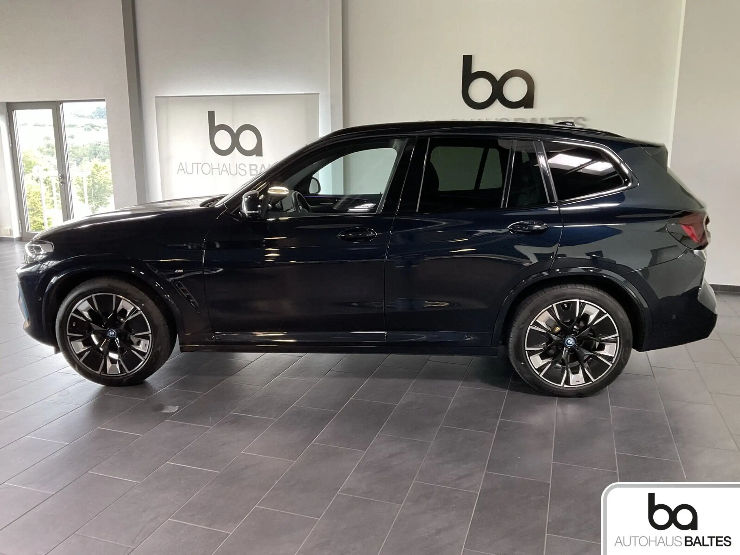 BMW - iX3