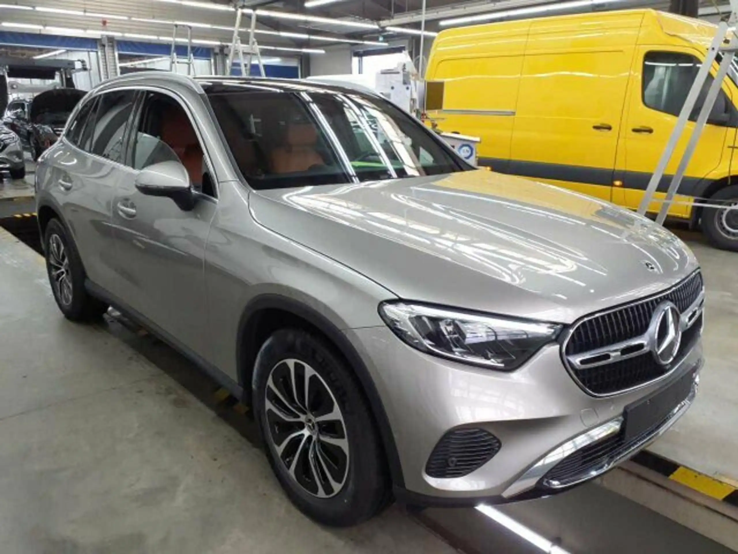 Mercedes-Benz - GLC 200