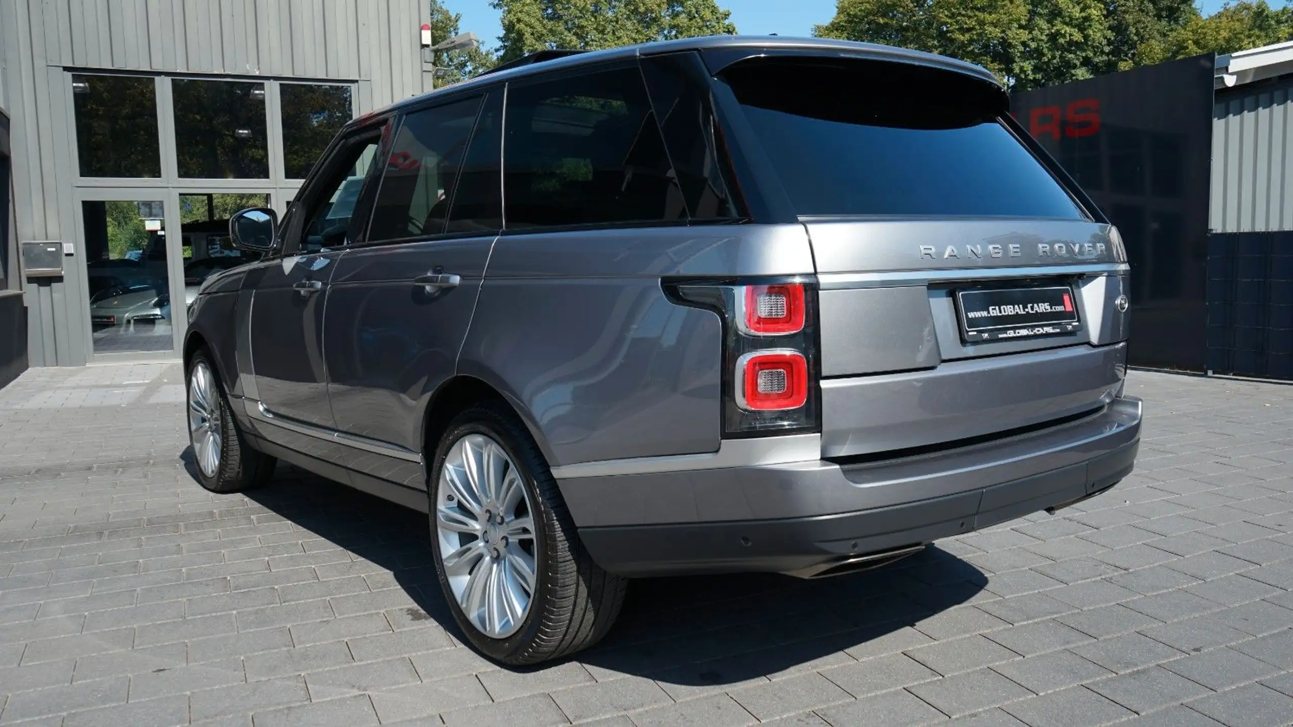 Land Rover - Range Rover