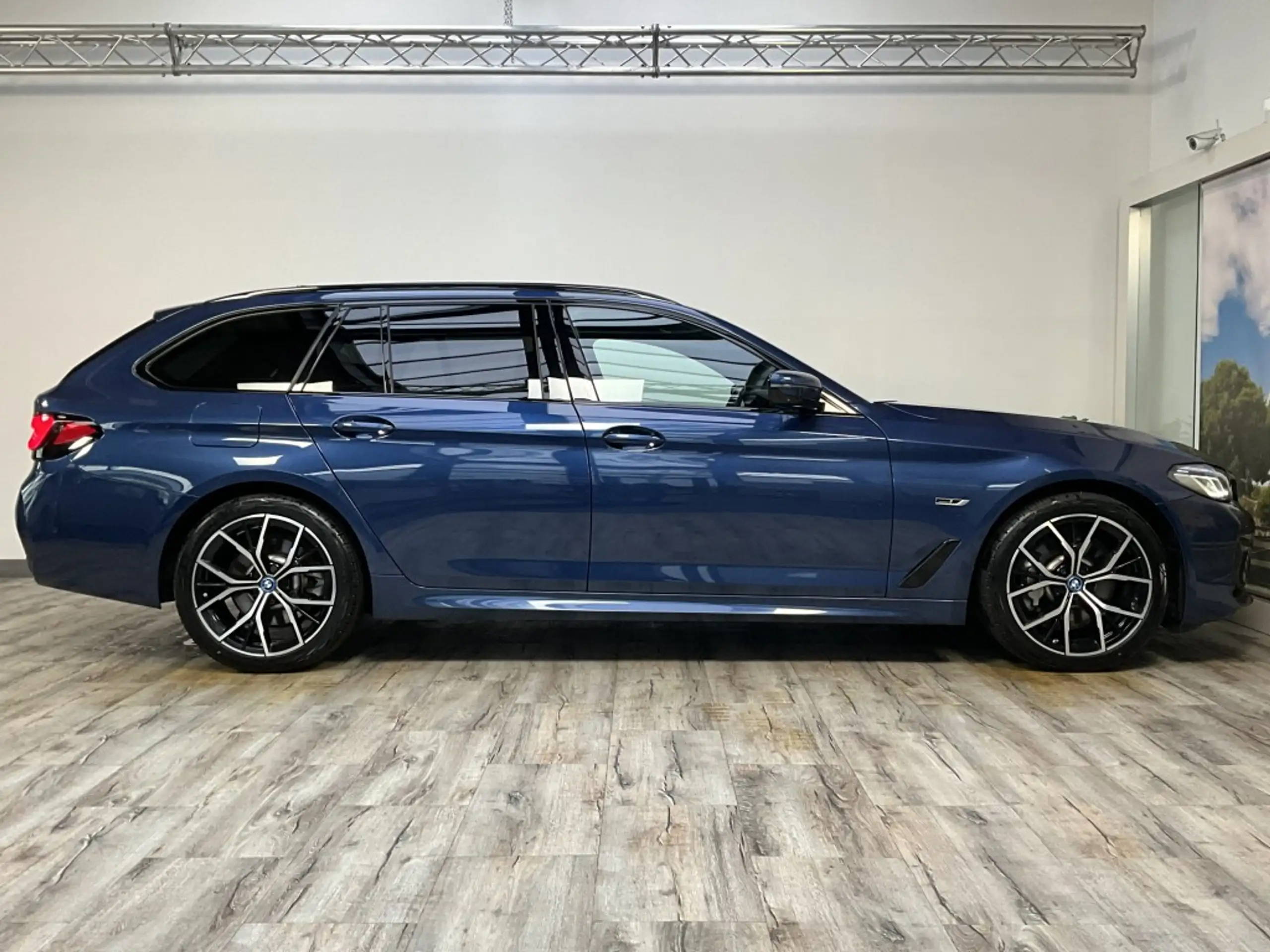 BMW - 530