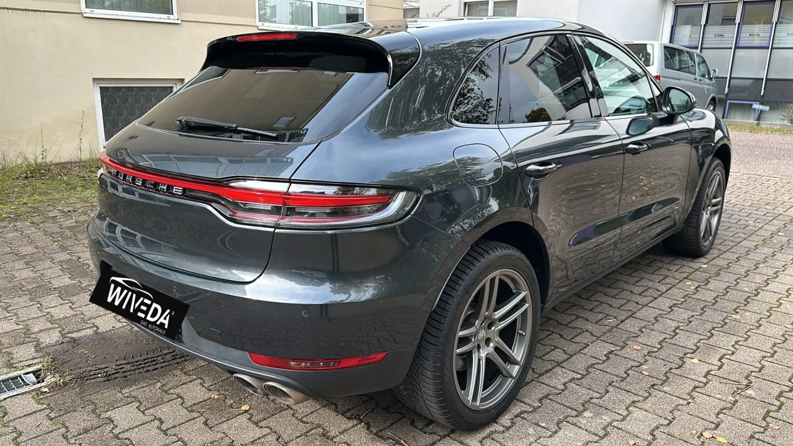 Porsche - Macan