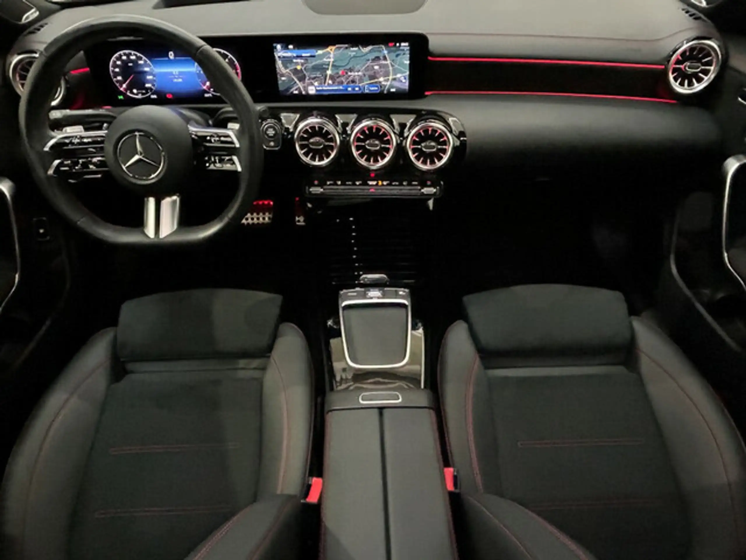 Mercedes-Benz - CLA 200