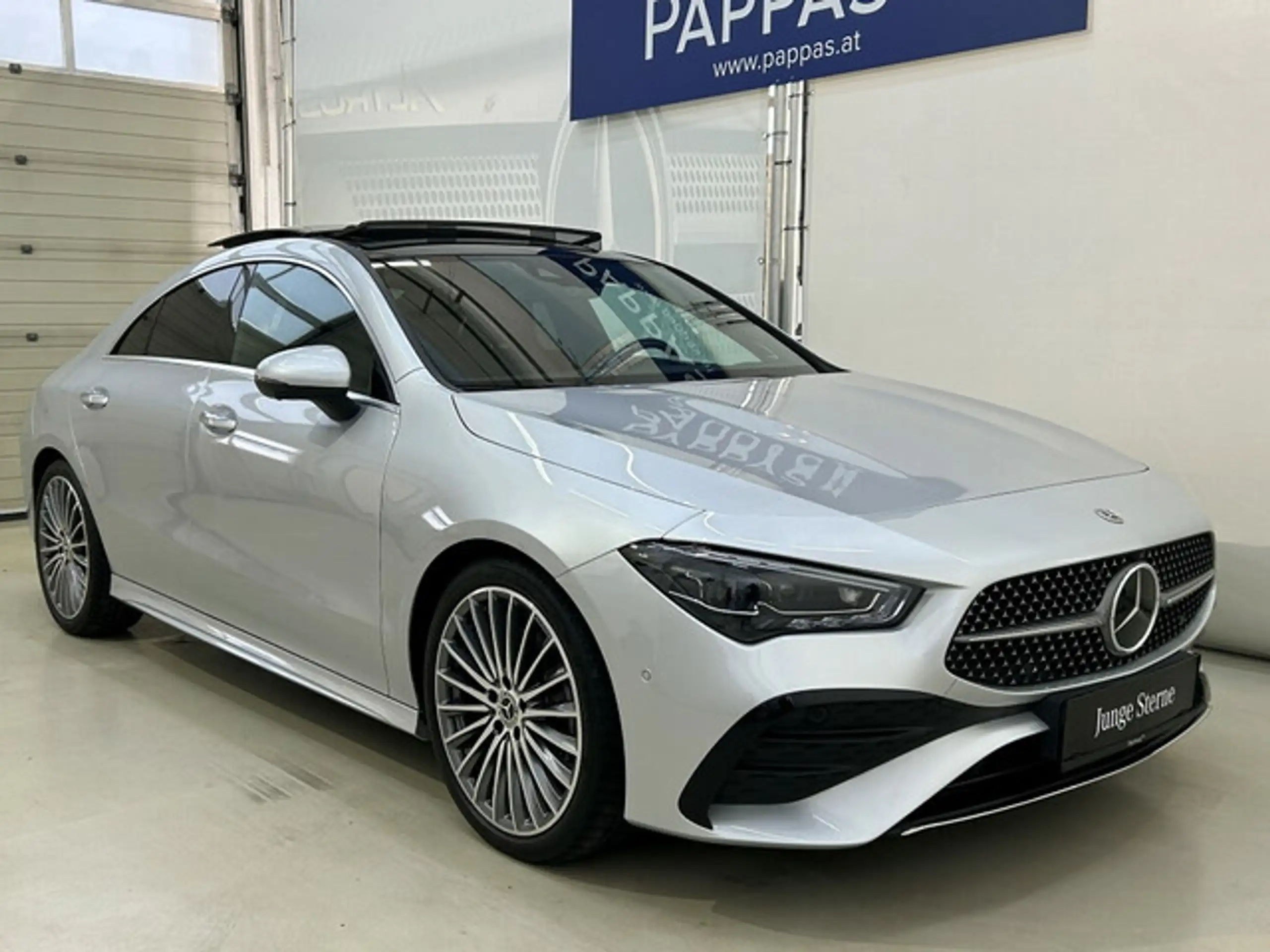 Mercedes-Benz - CLA 200