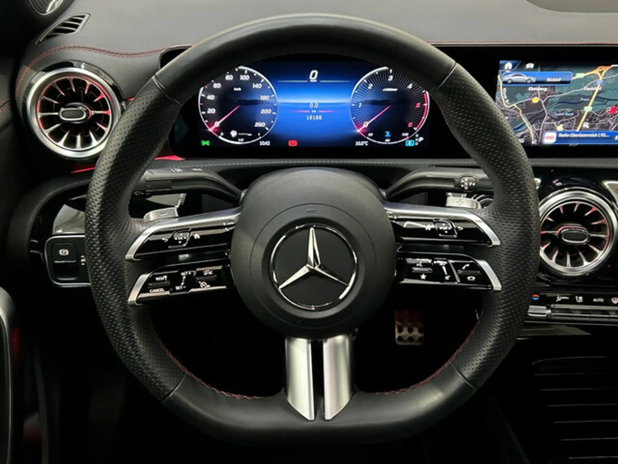 Mercedes-Benz - CLA 200