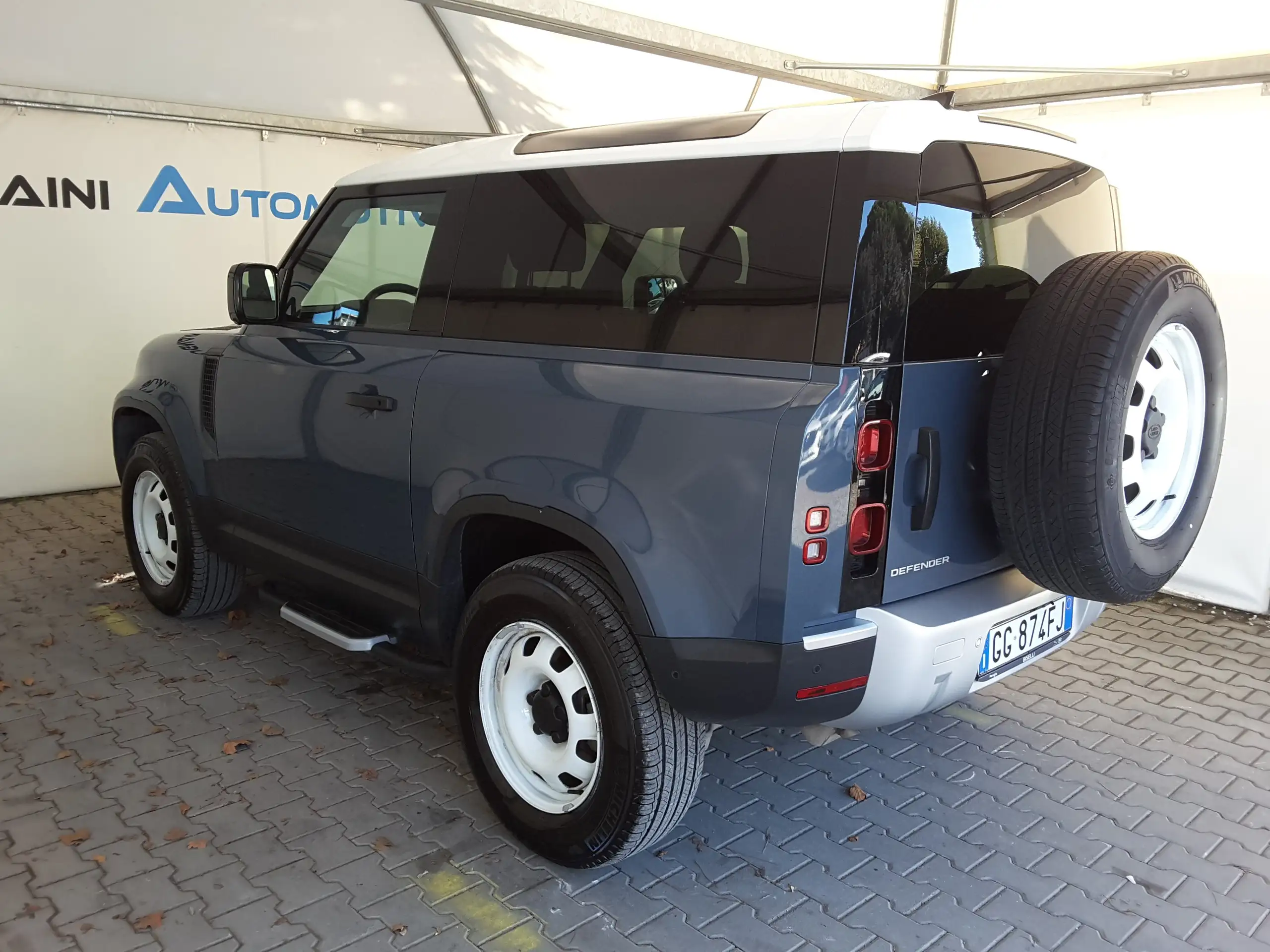 Land Rover - Defender