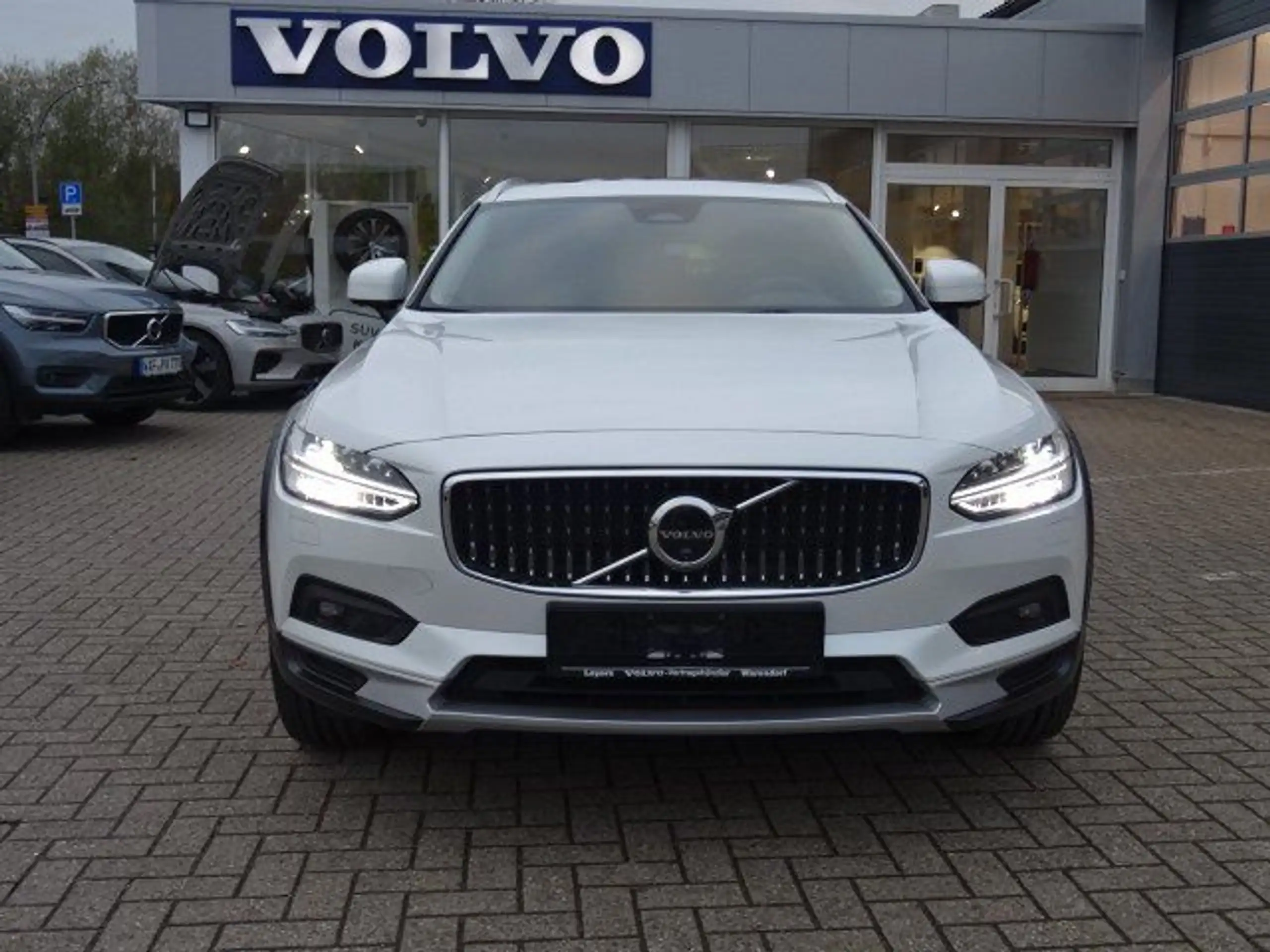 Volvo - V90 Cross Country