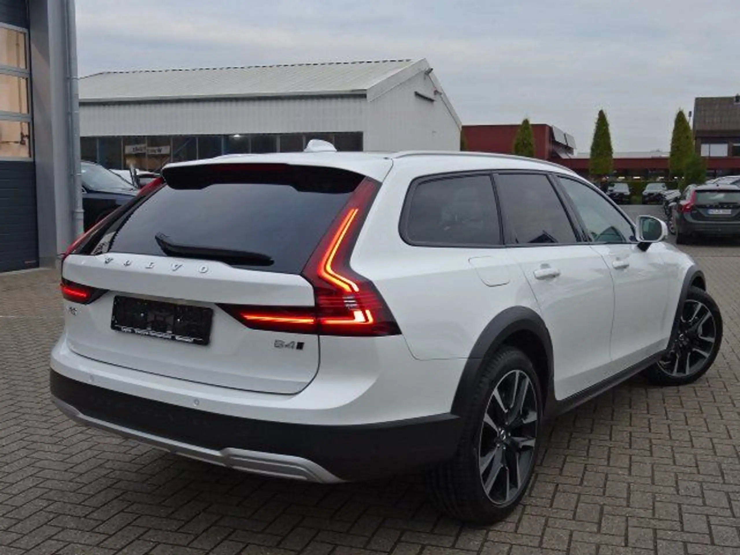 Volvo - V90 Cross Country