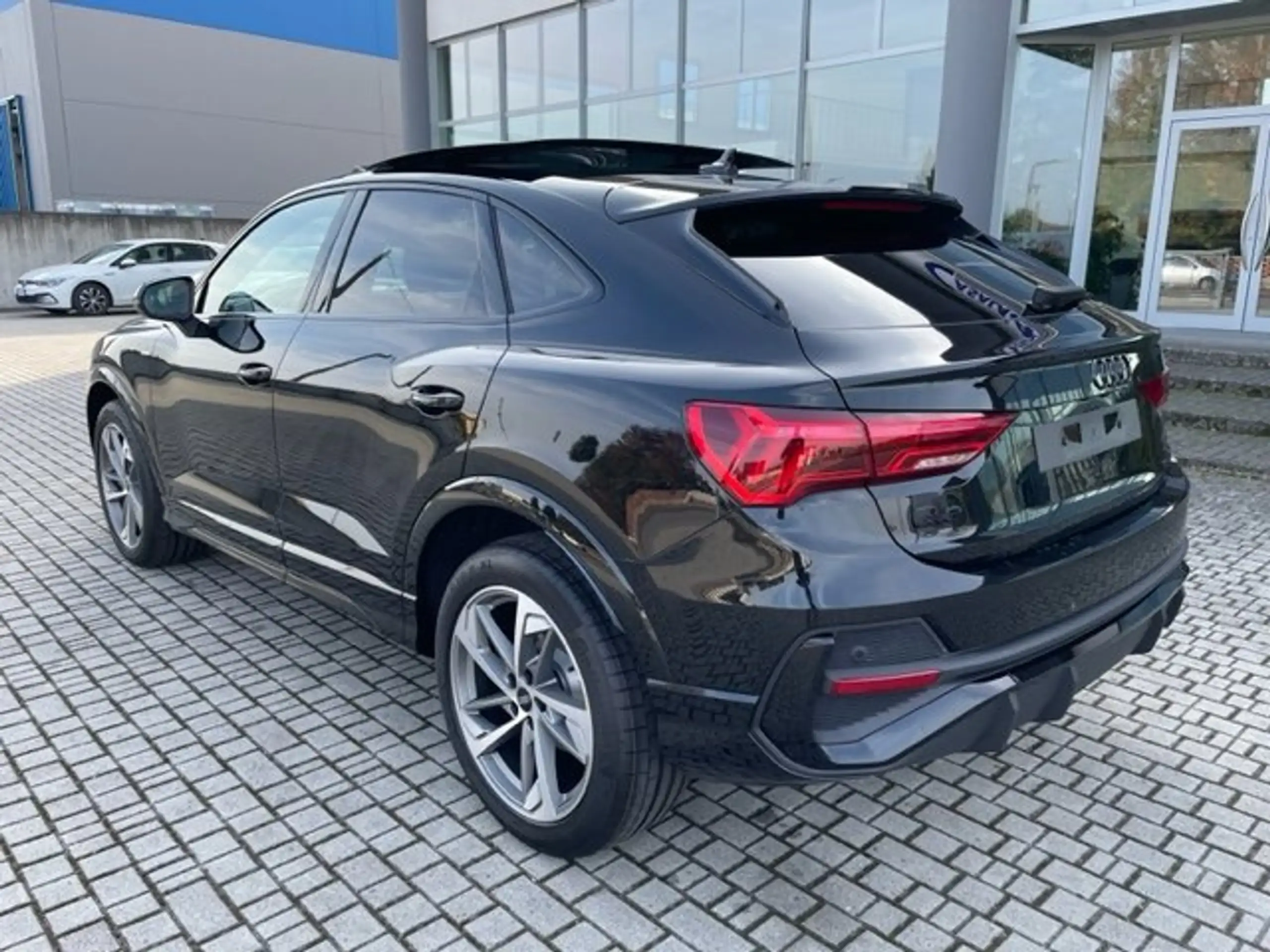 Audi - Q3