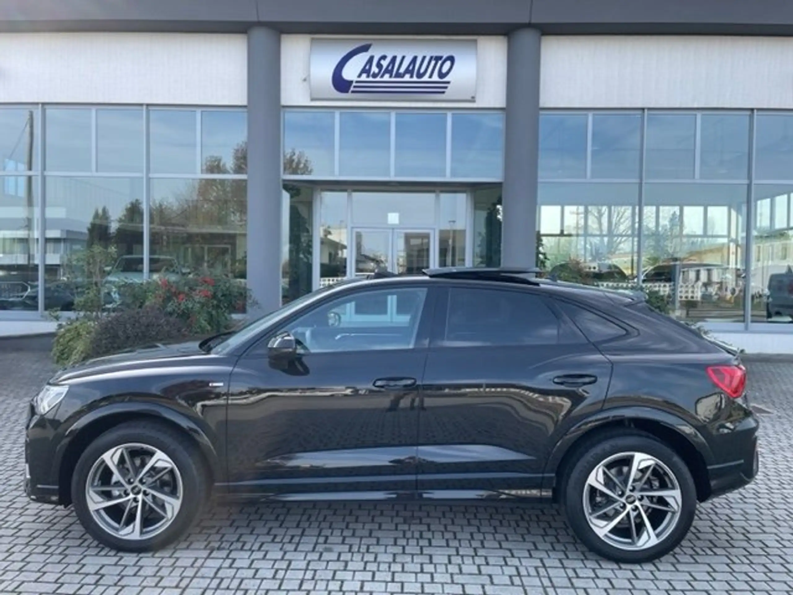 Audi - Q3