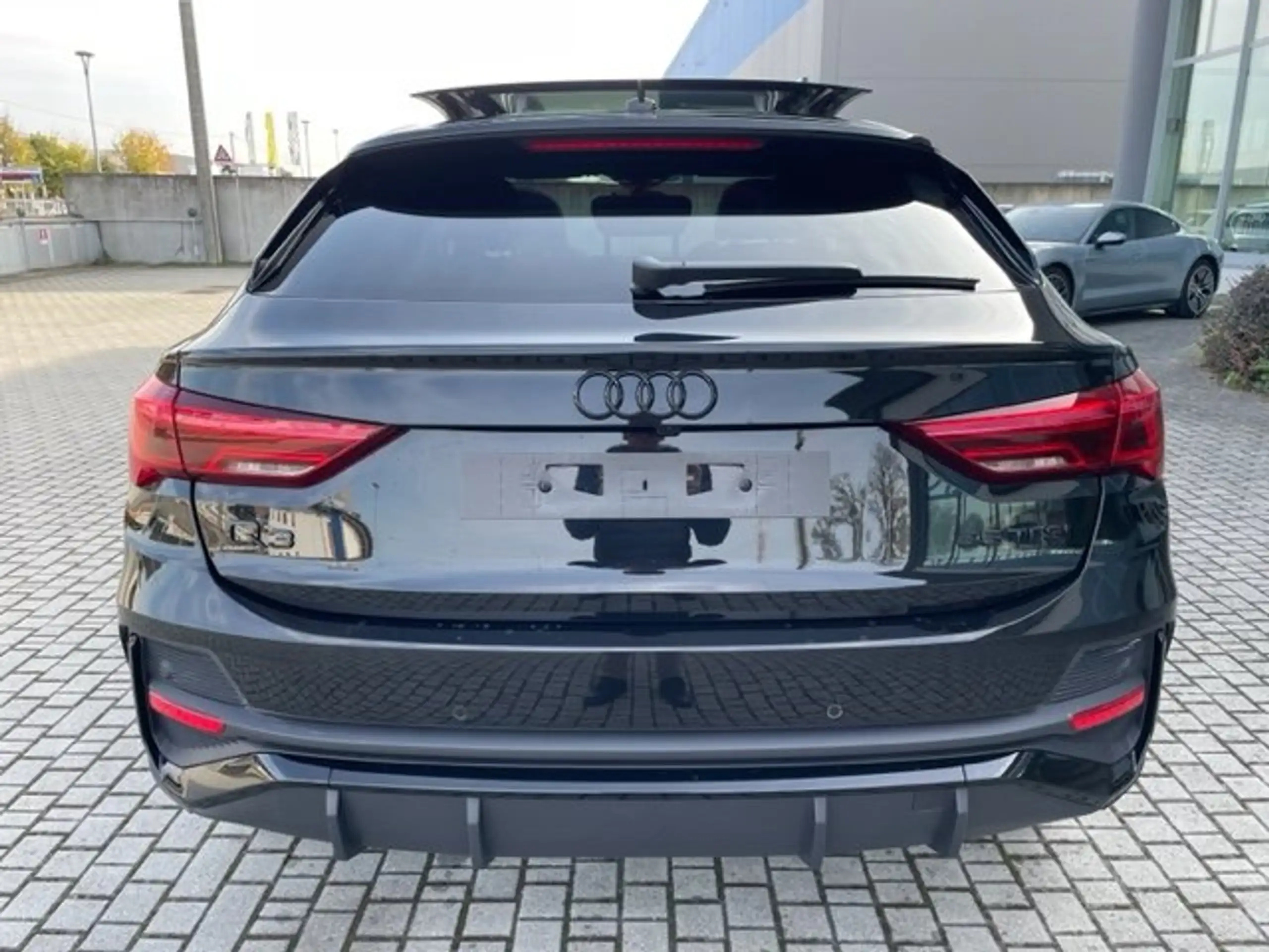 Audi - Q3