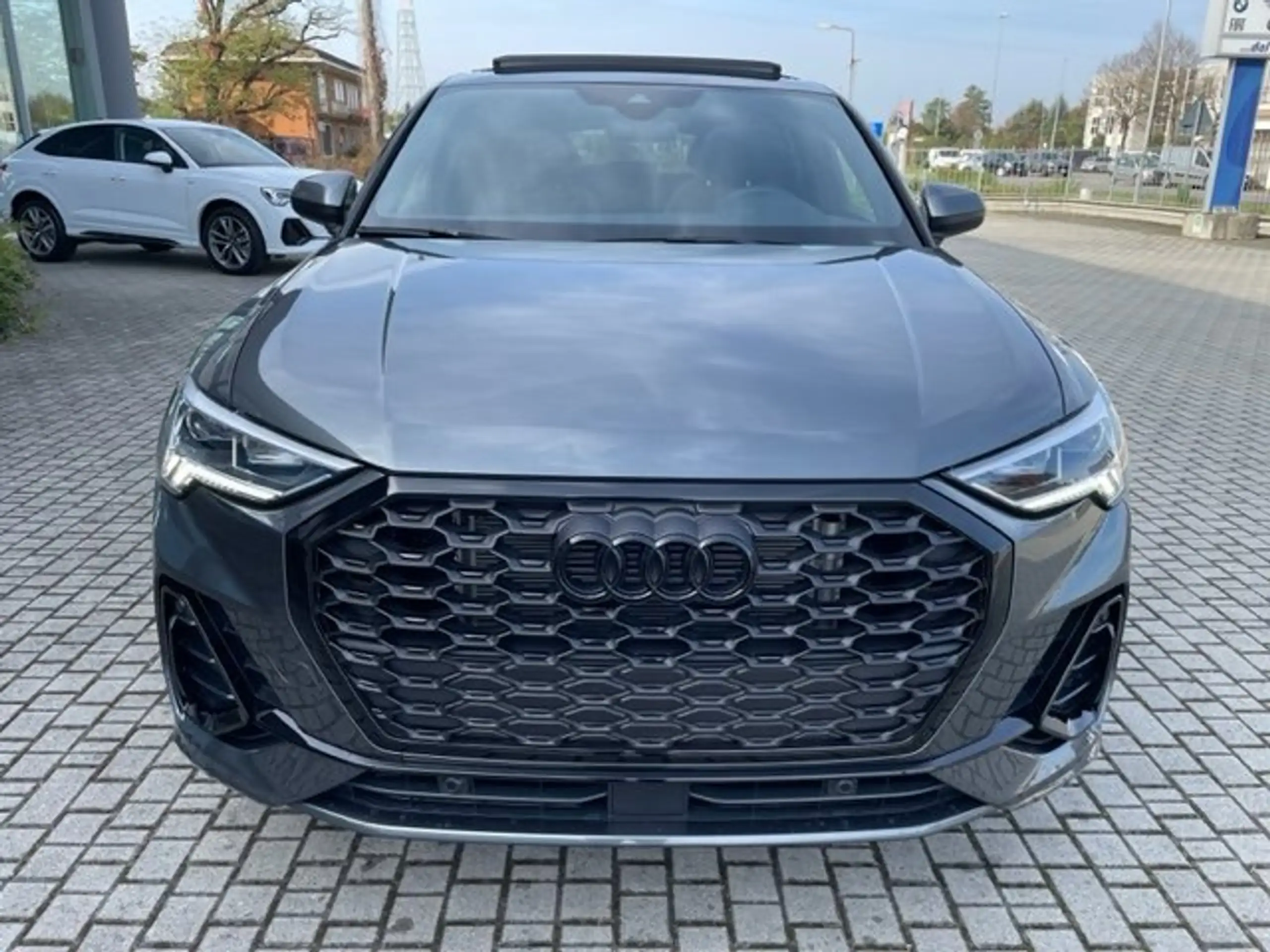 Audi - Q3