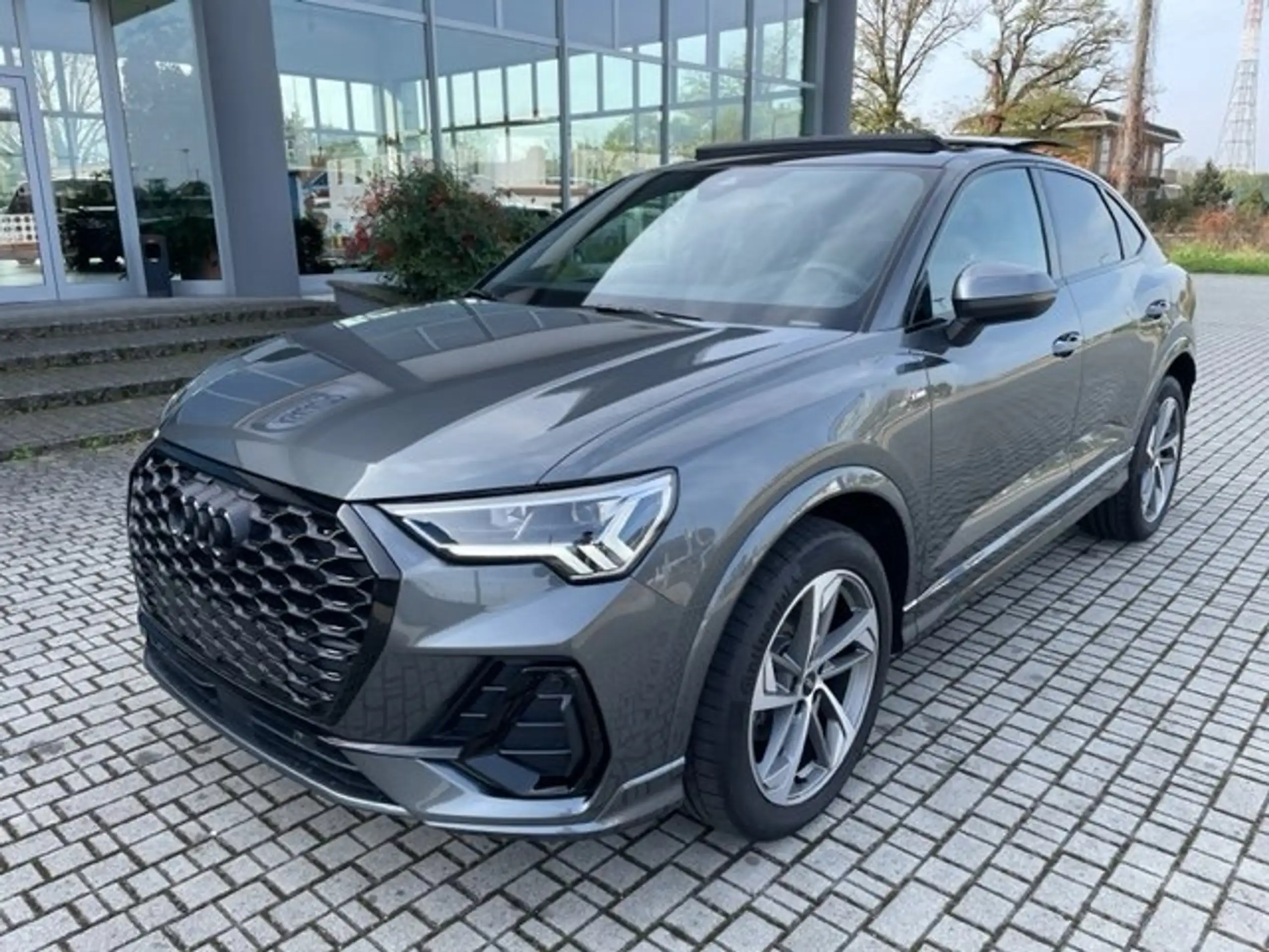 Audi - Q3