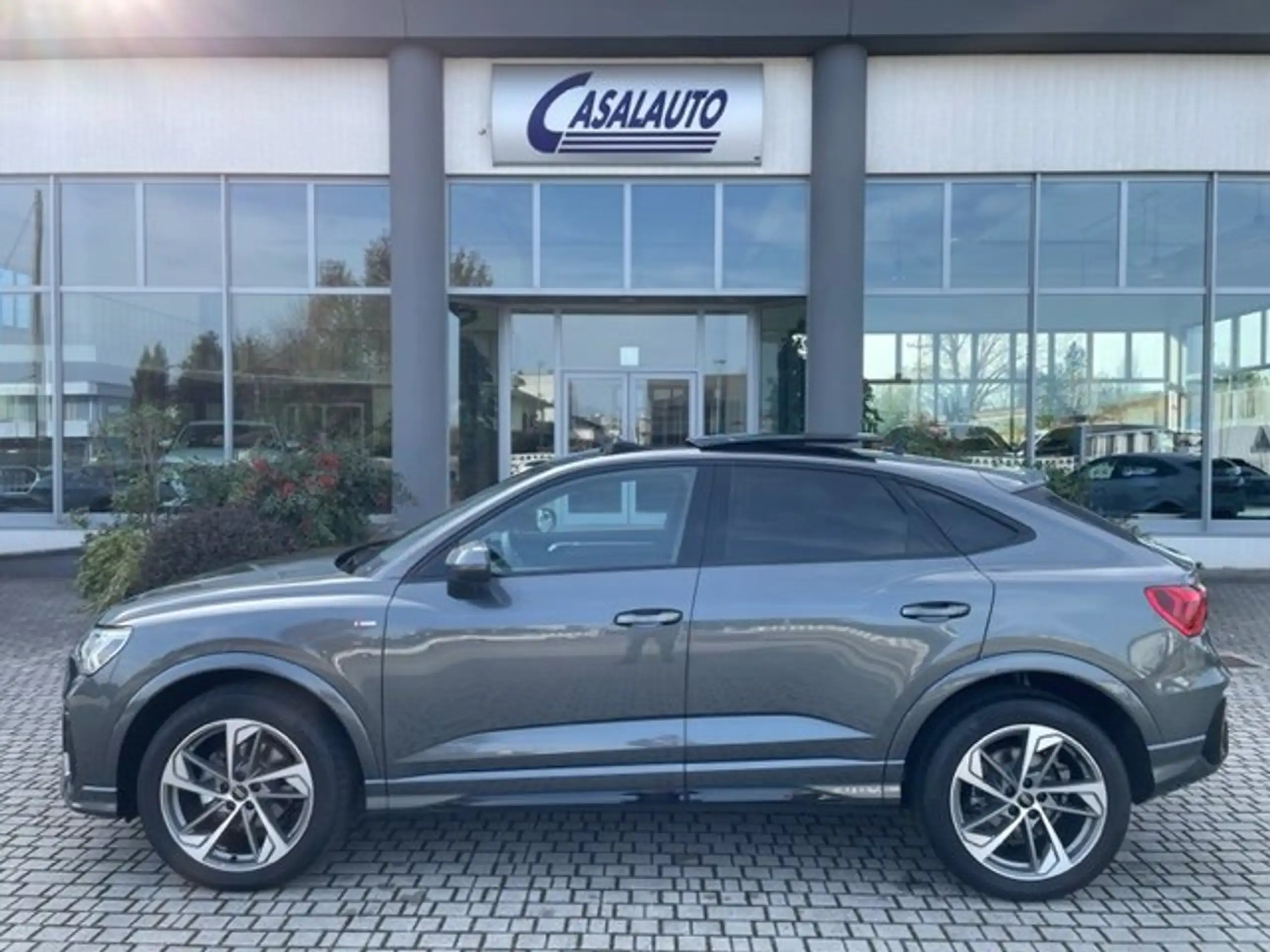 Audi - Q3