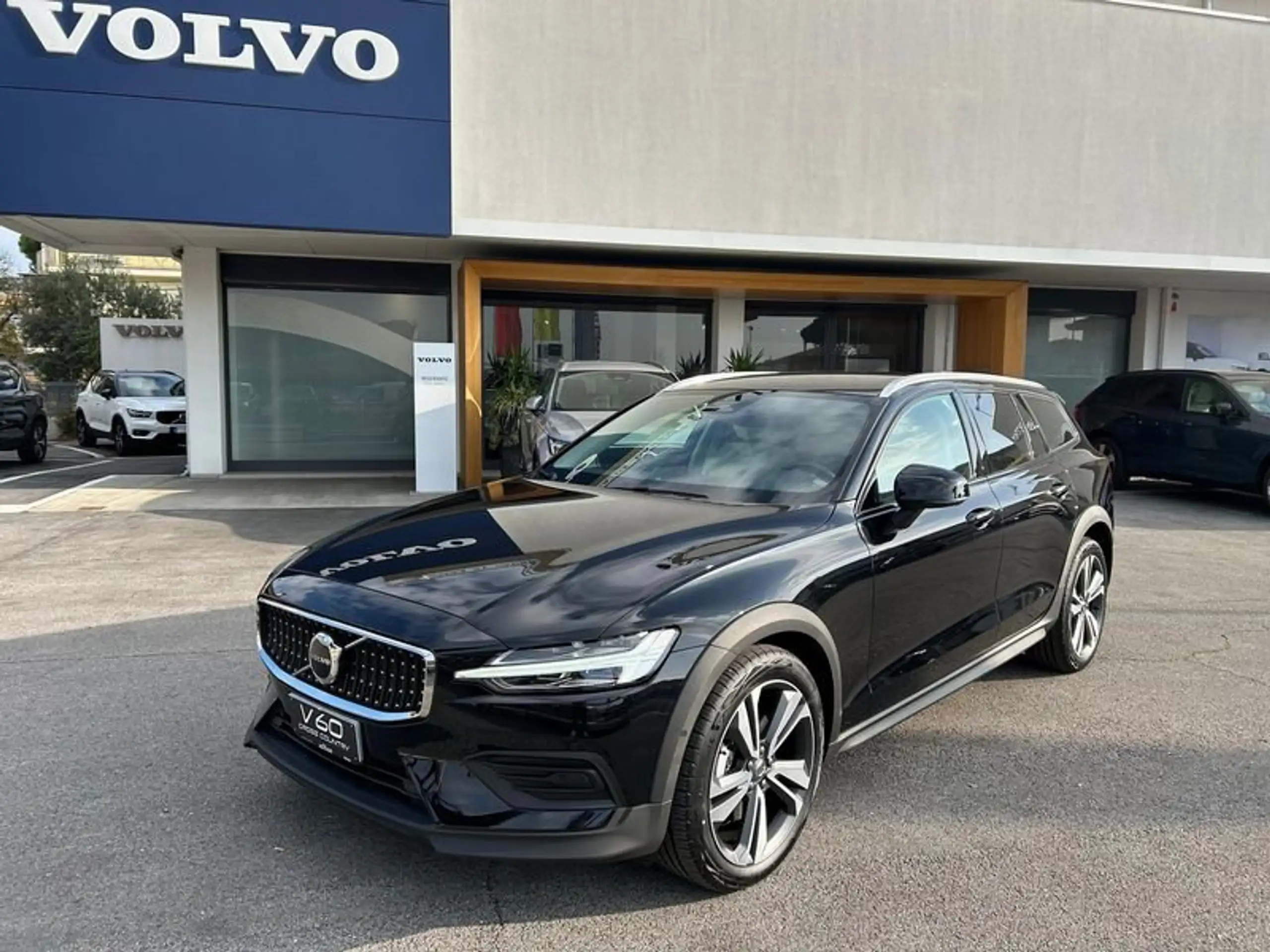 Volvo - V60 Cross Country