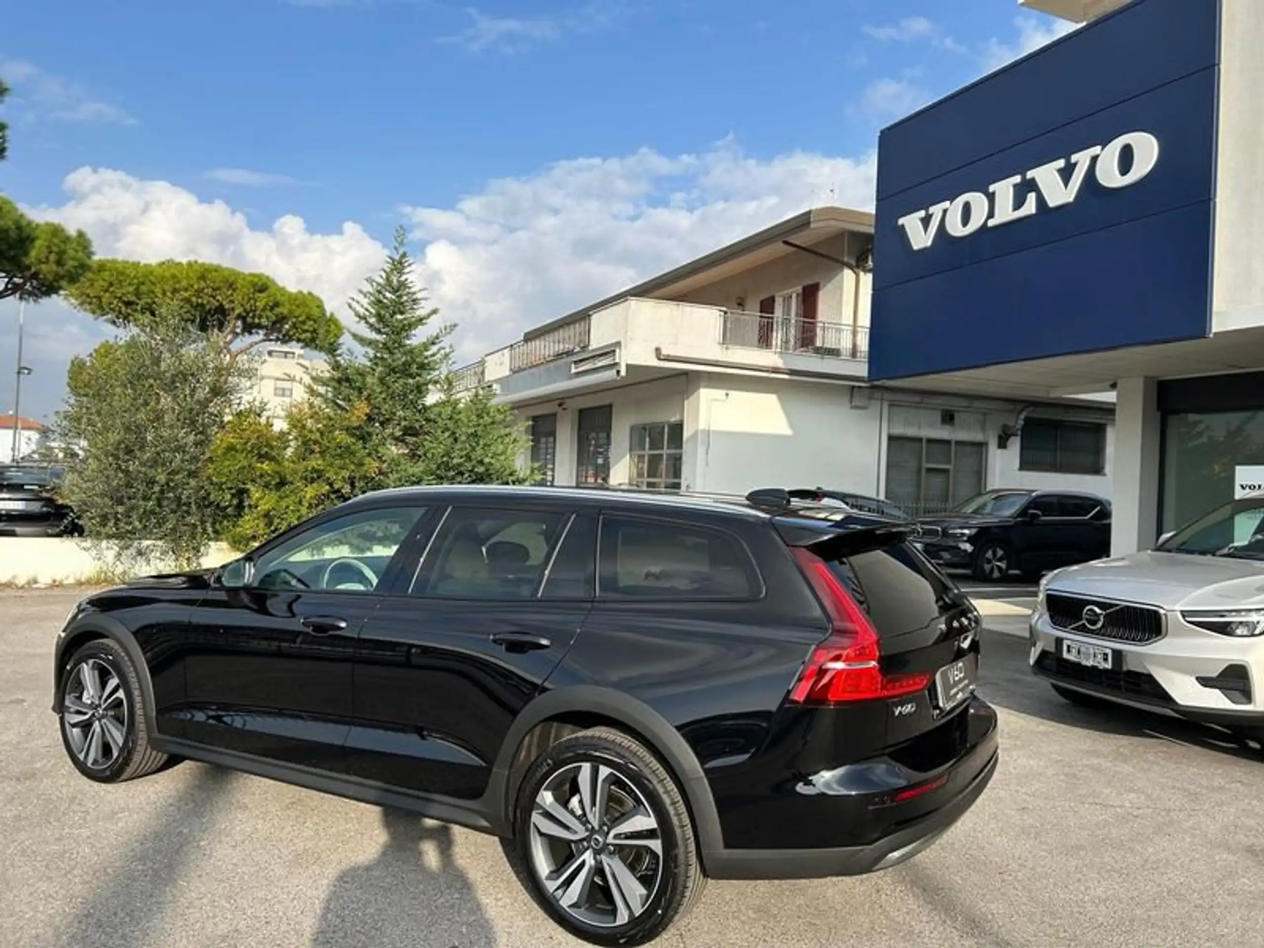 Volvo - V60 Cross Country