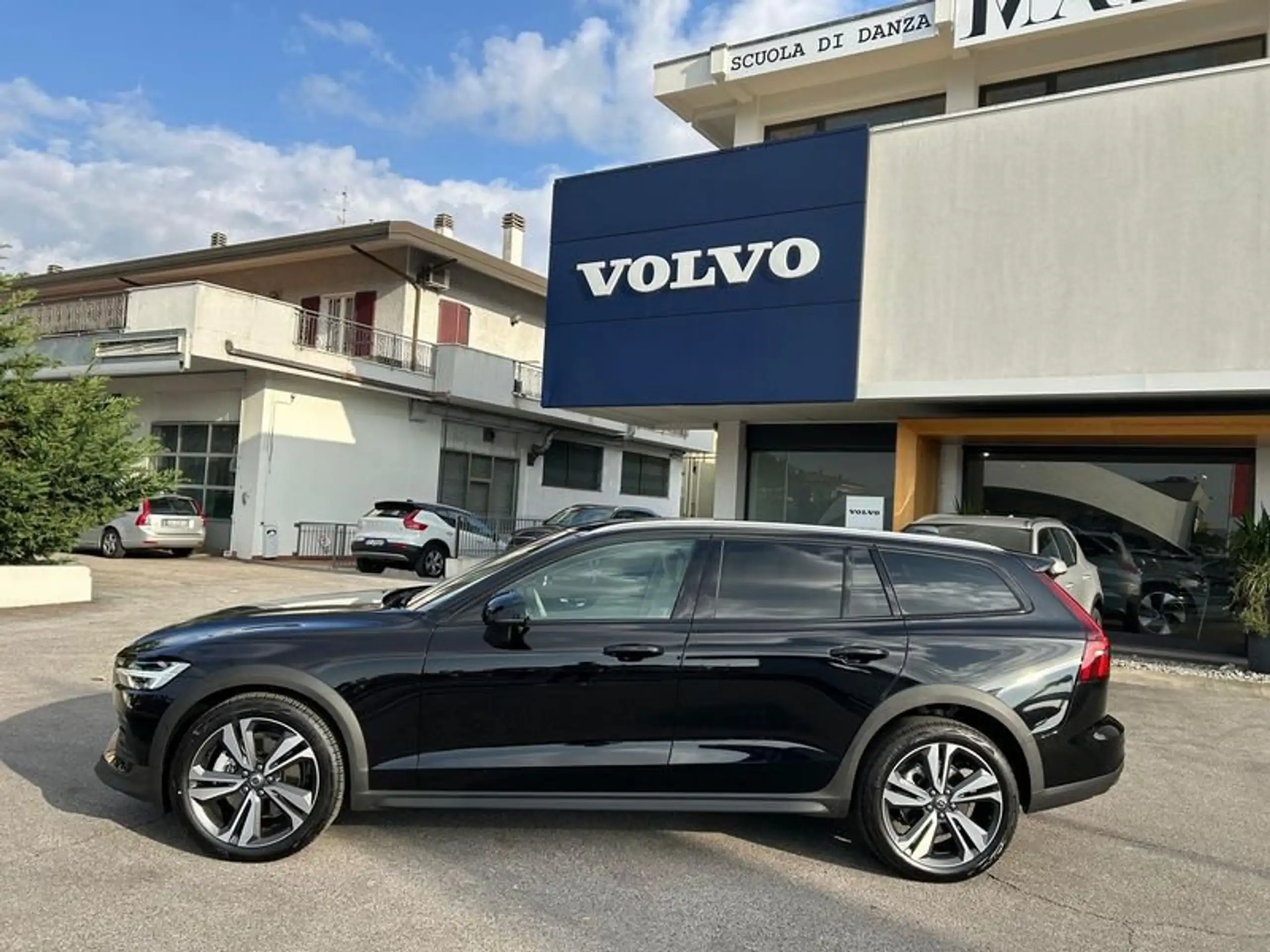 Volvo - V60 Cross Country