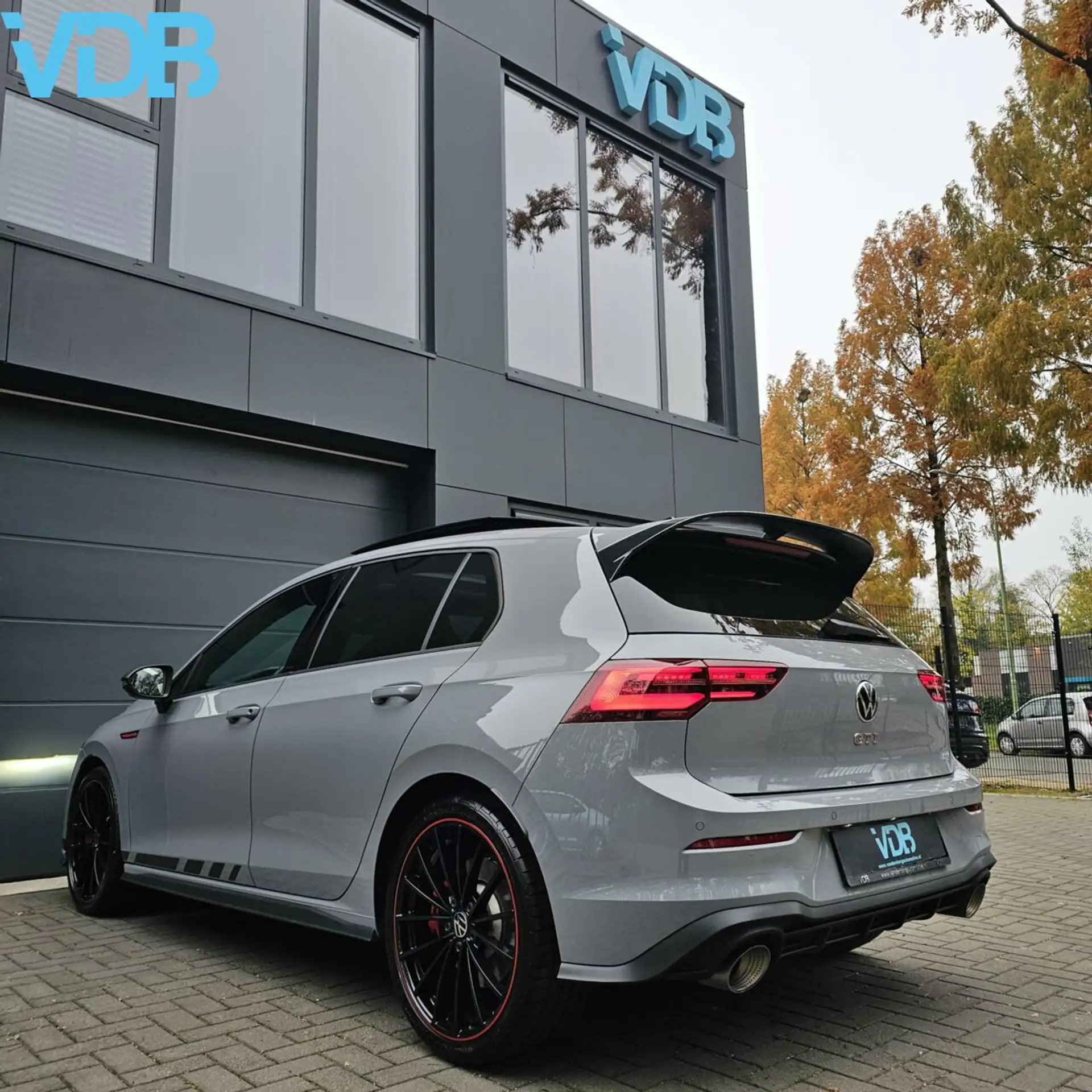 Volkswagen - Golf GTI