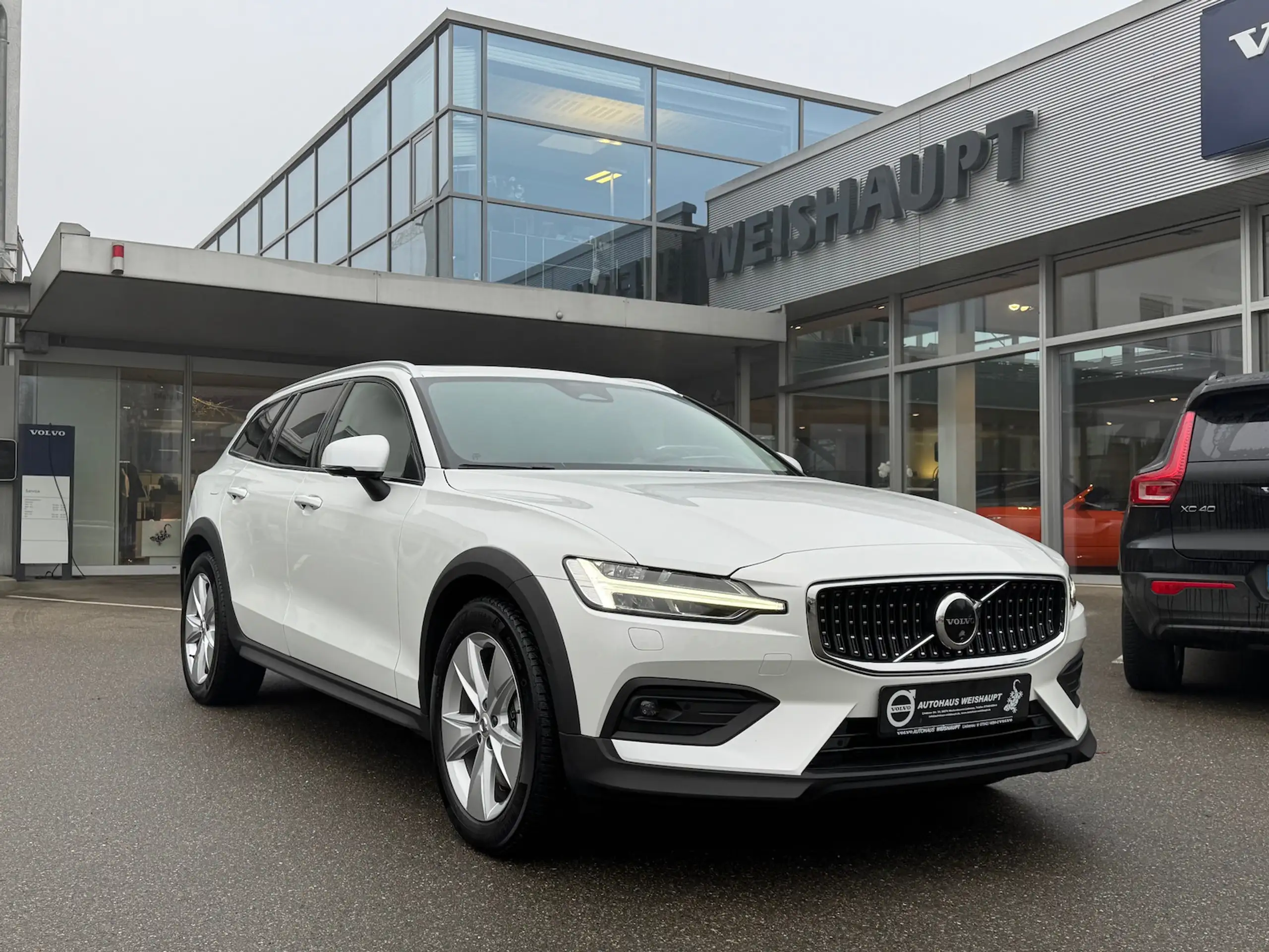 Volvo - V60 Cross Country