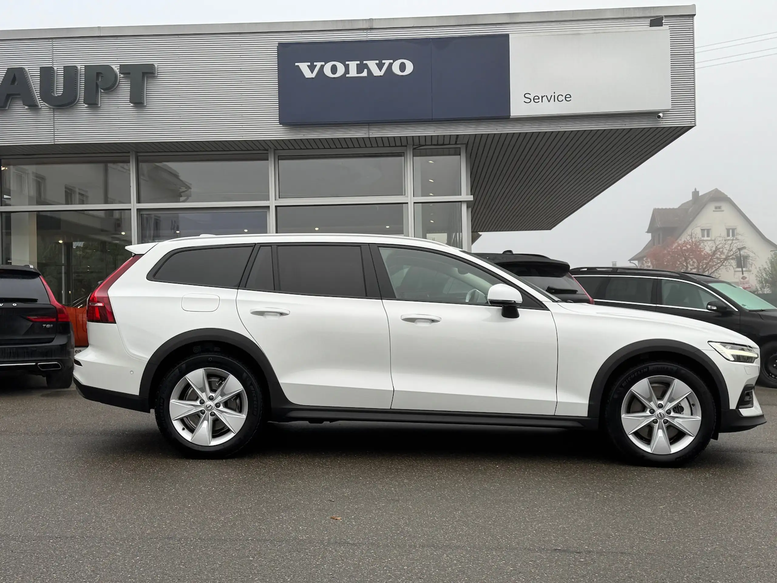 Volvo - V60 Cross Country