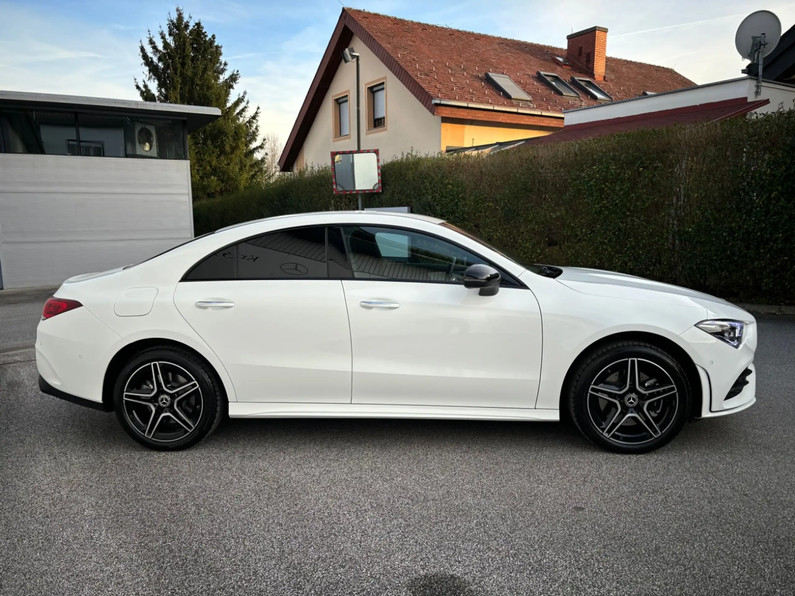 Mercedes-Benz - CLA 250