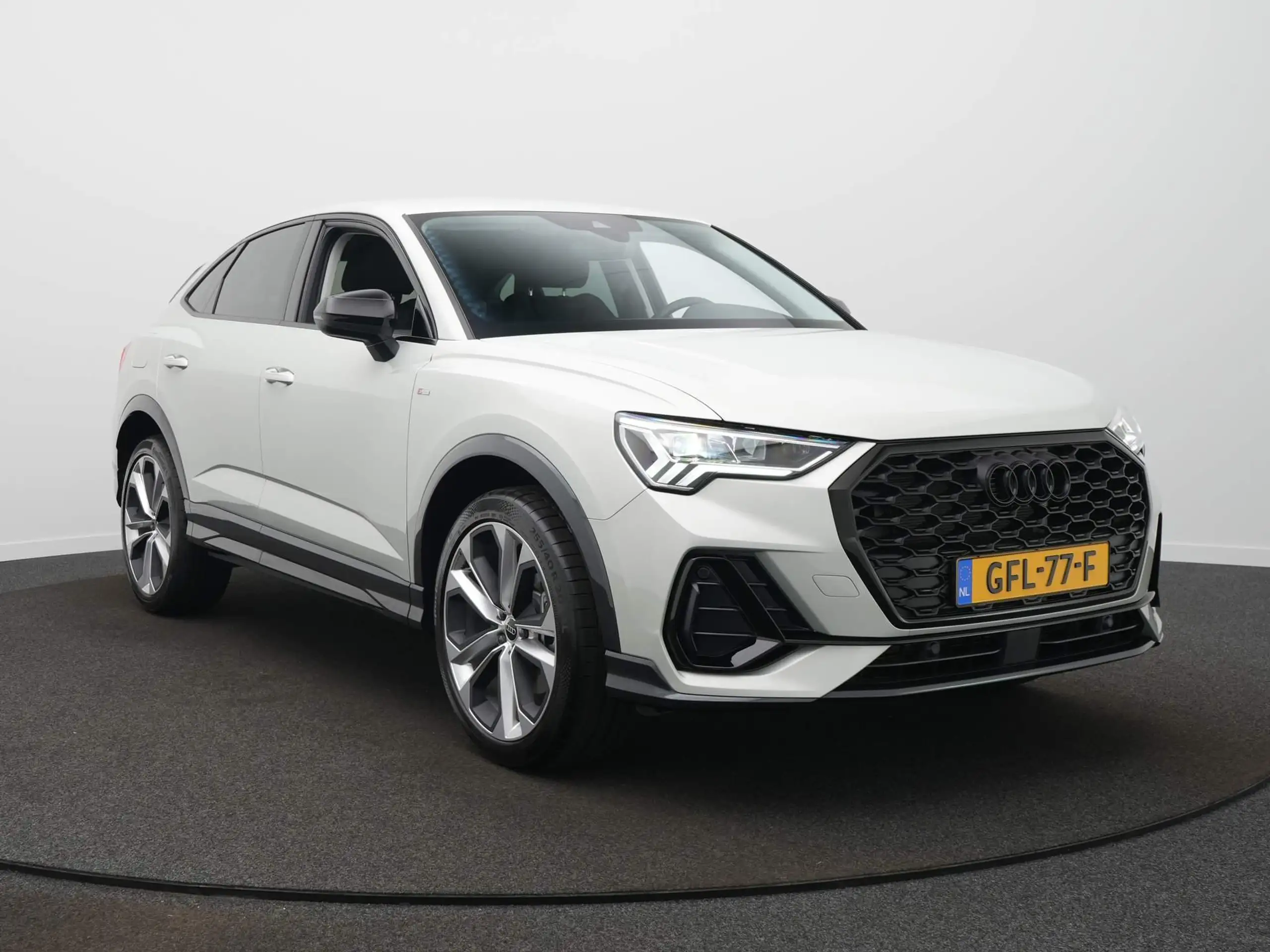 Audi - Q3