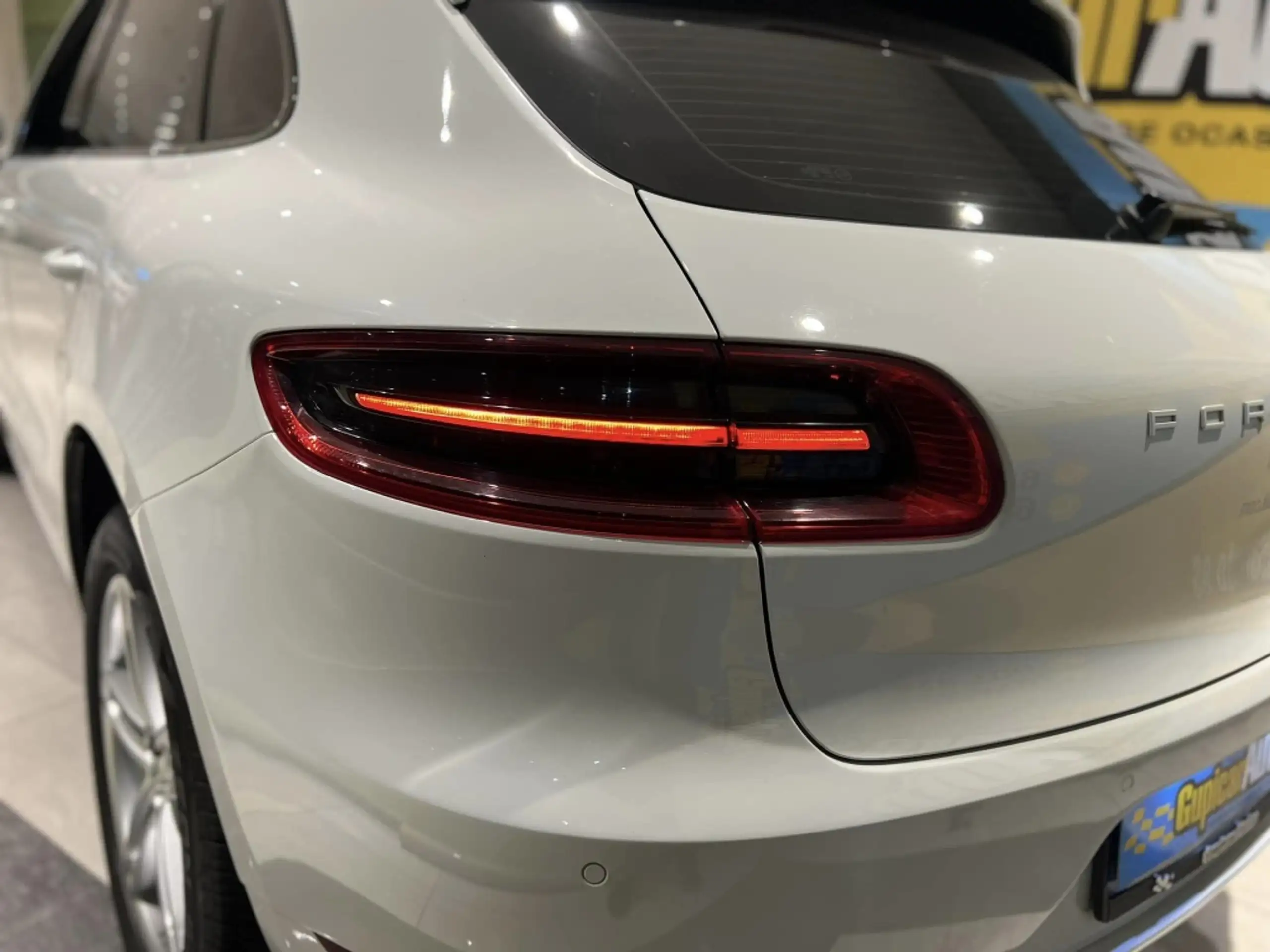 Porsche - Macan