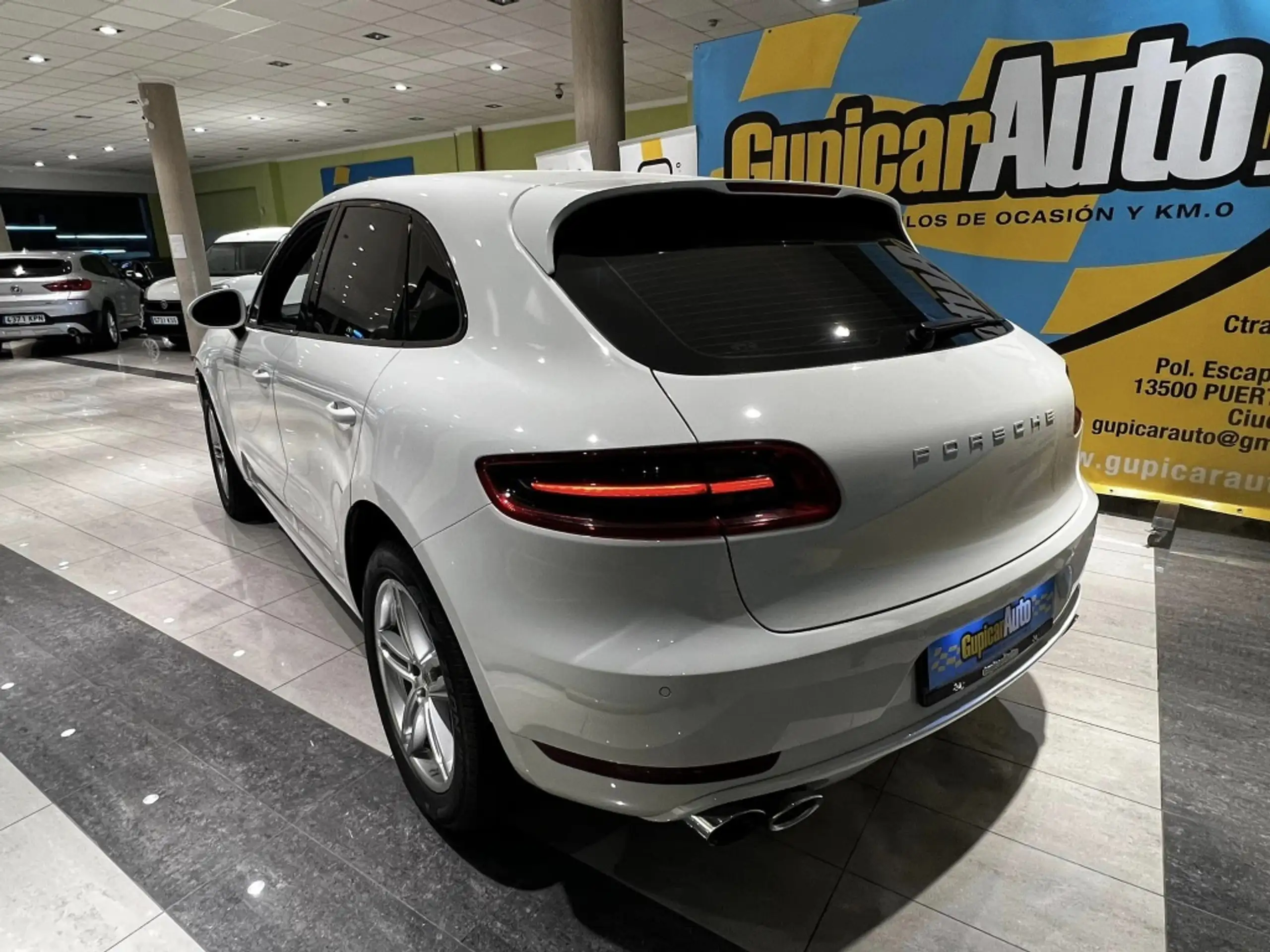 Porsche - Macan