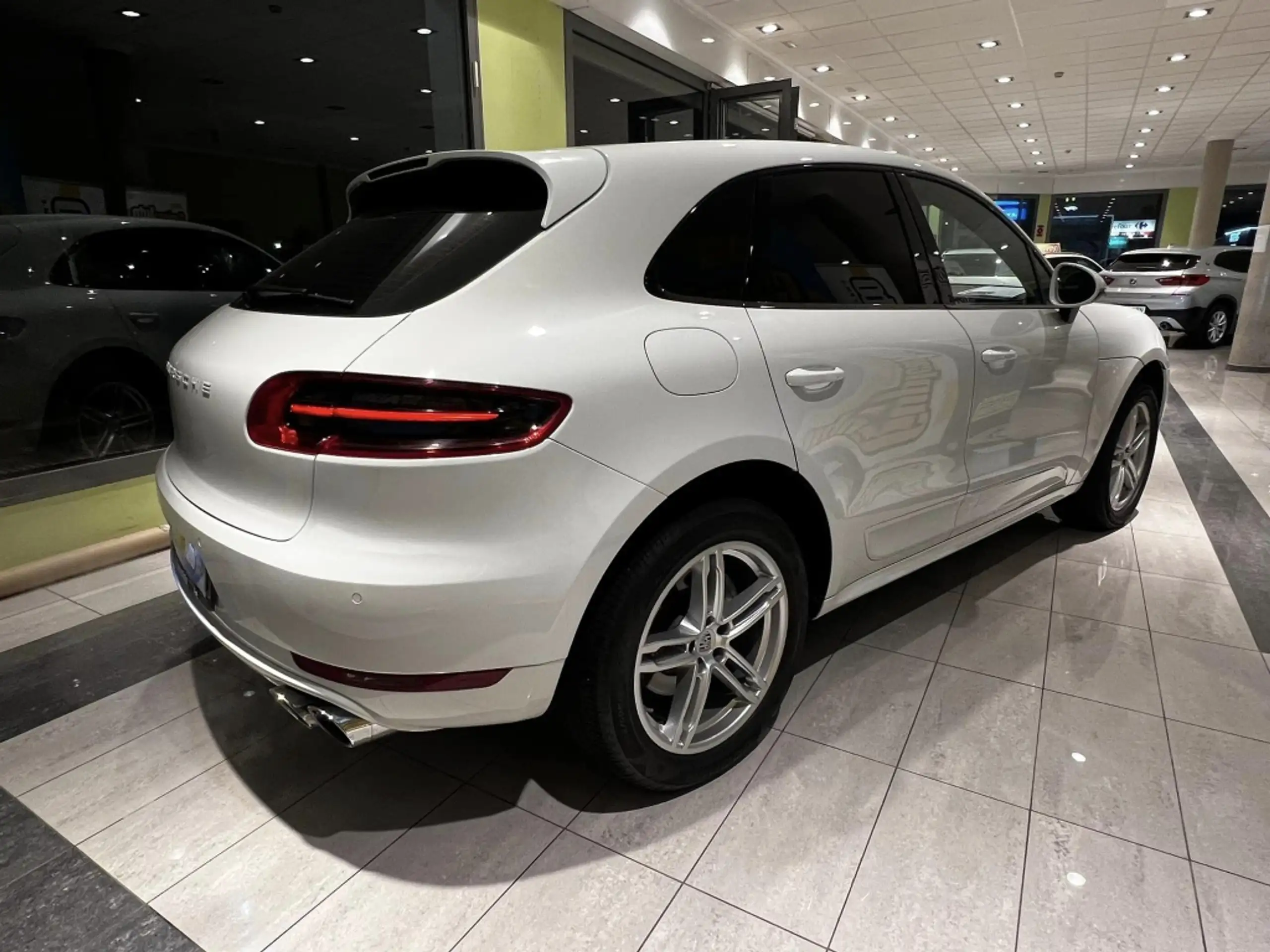 Porsche - Macan