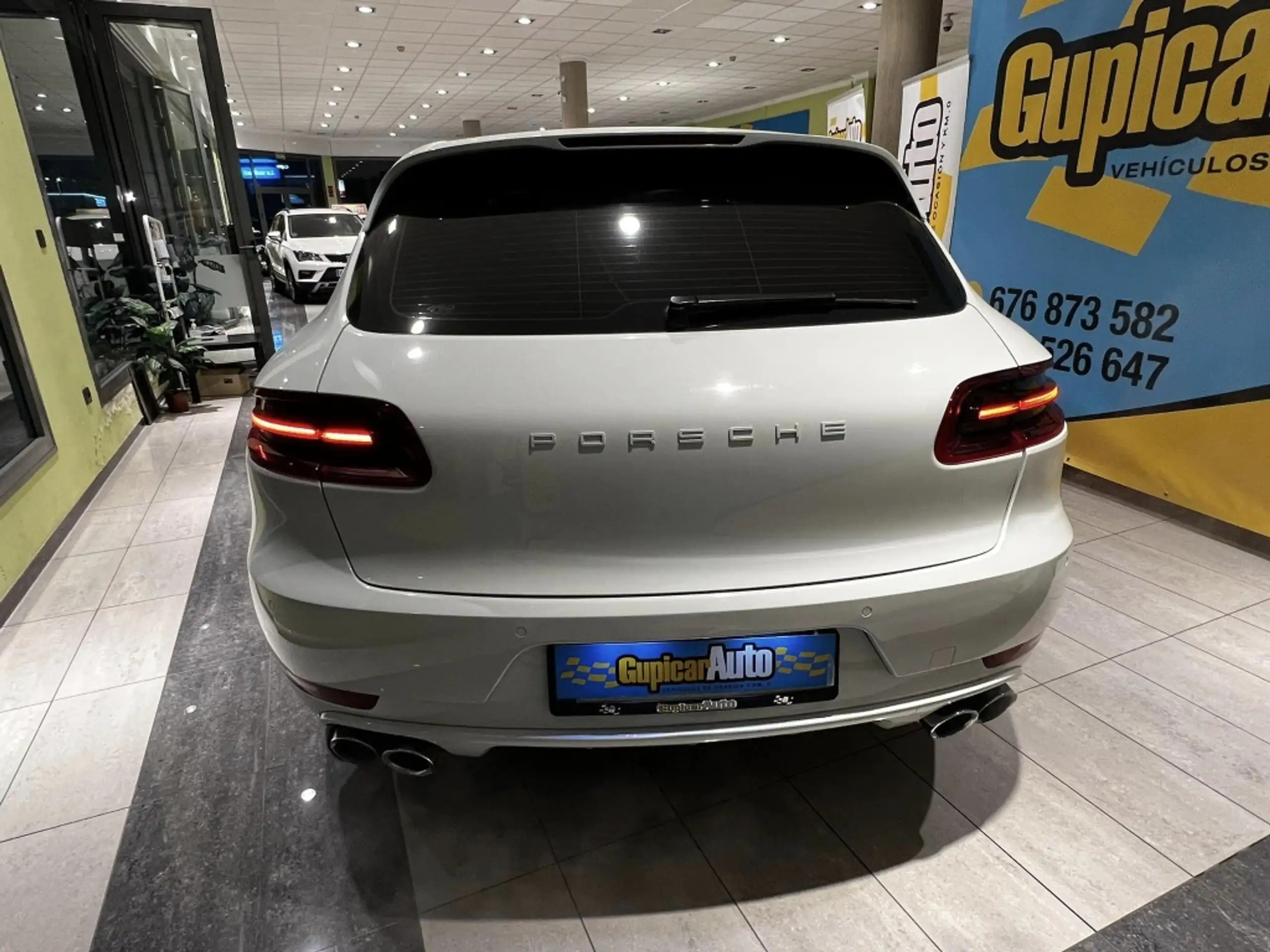 Porsche - Macan