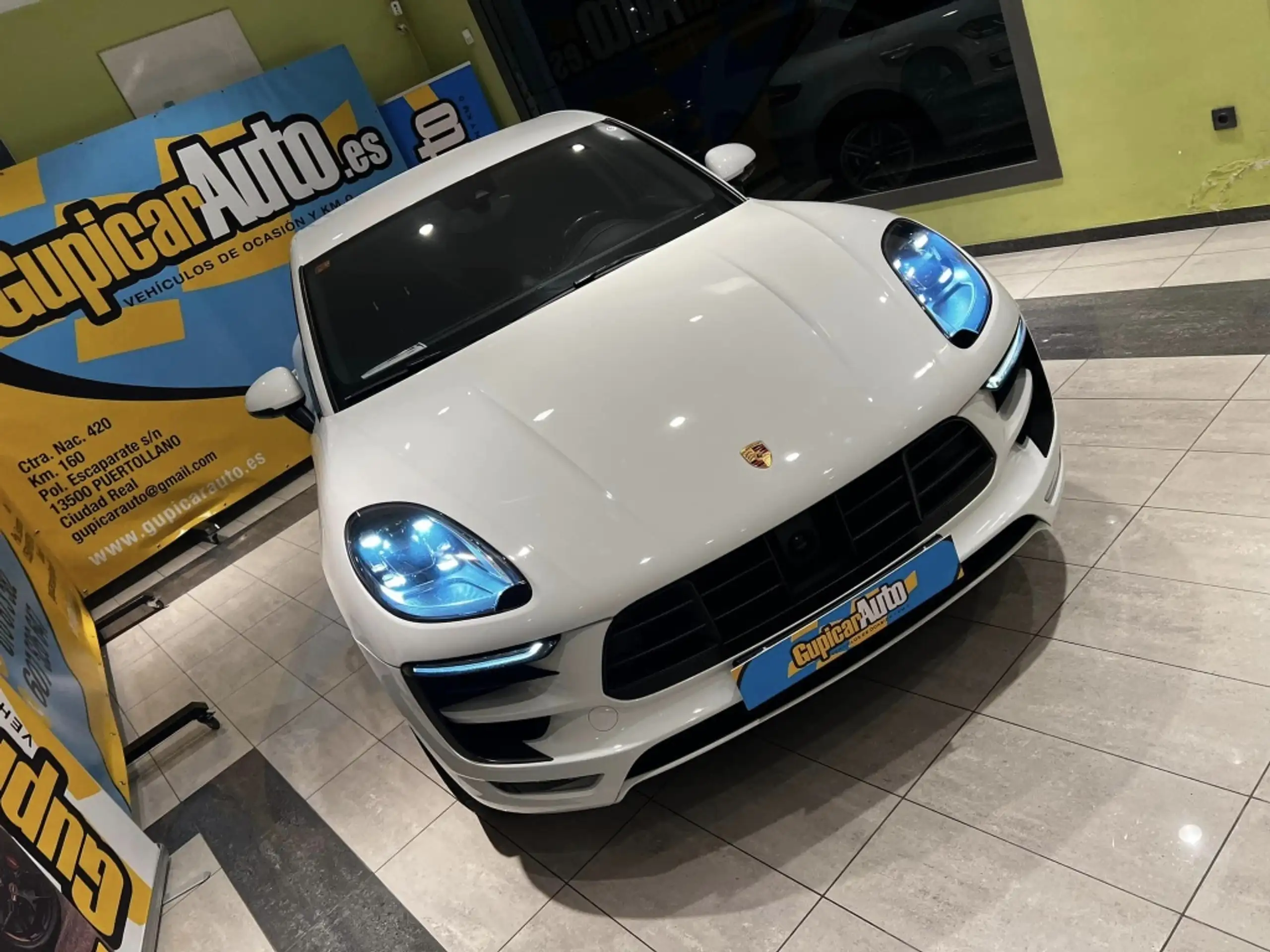 Porsche - Macan