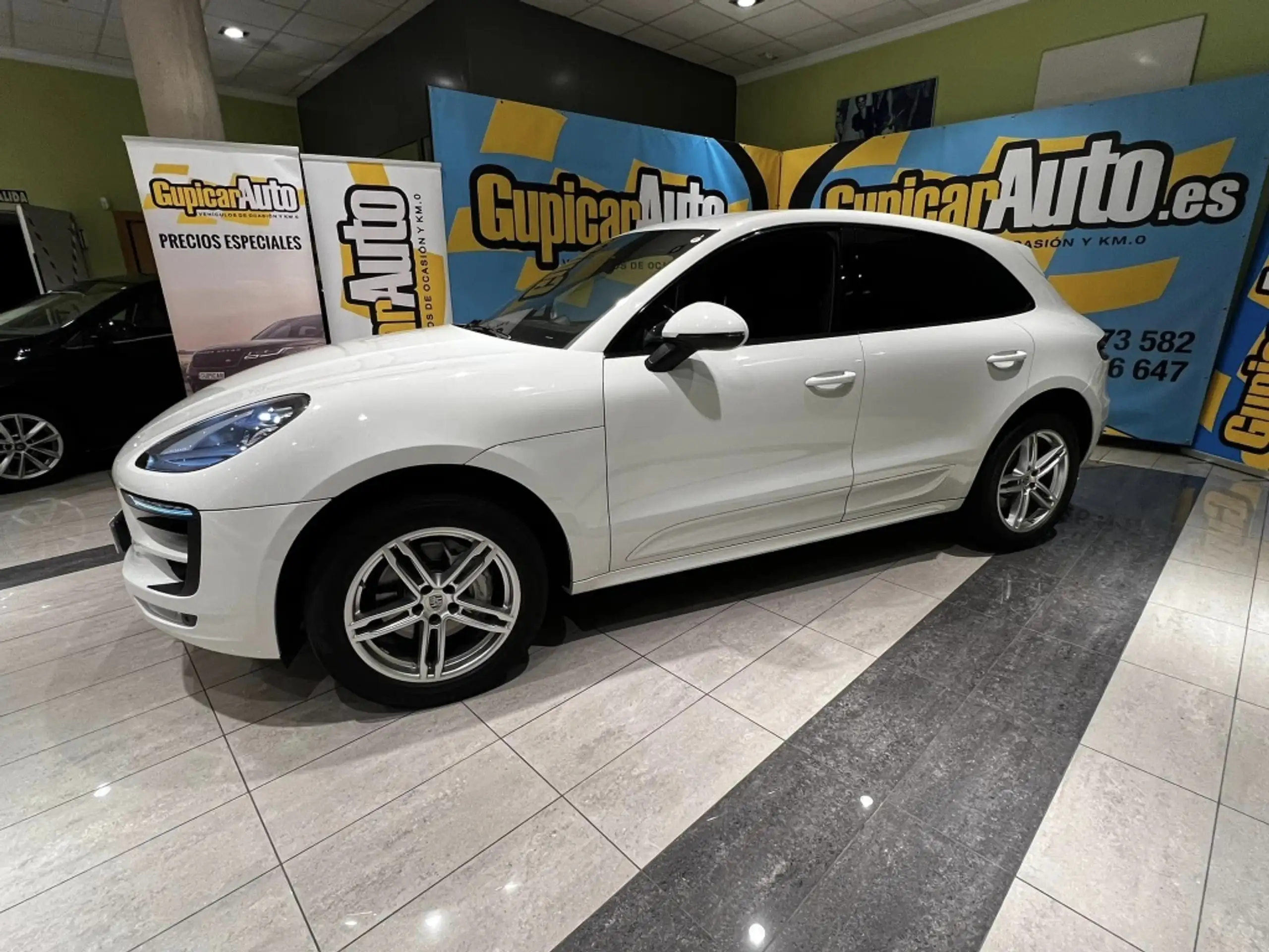 Porsche - Macan