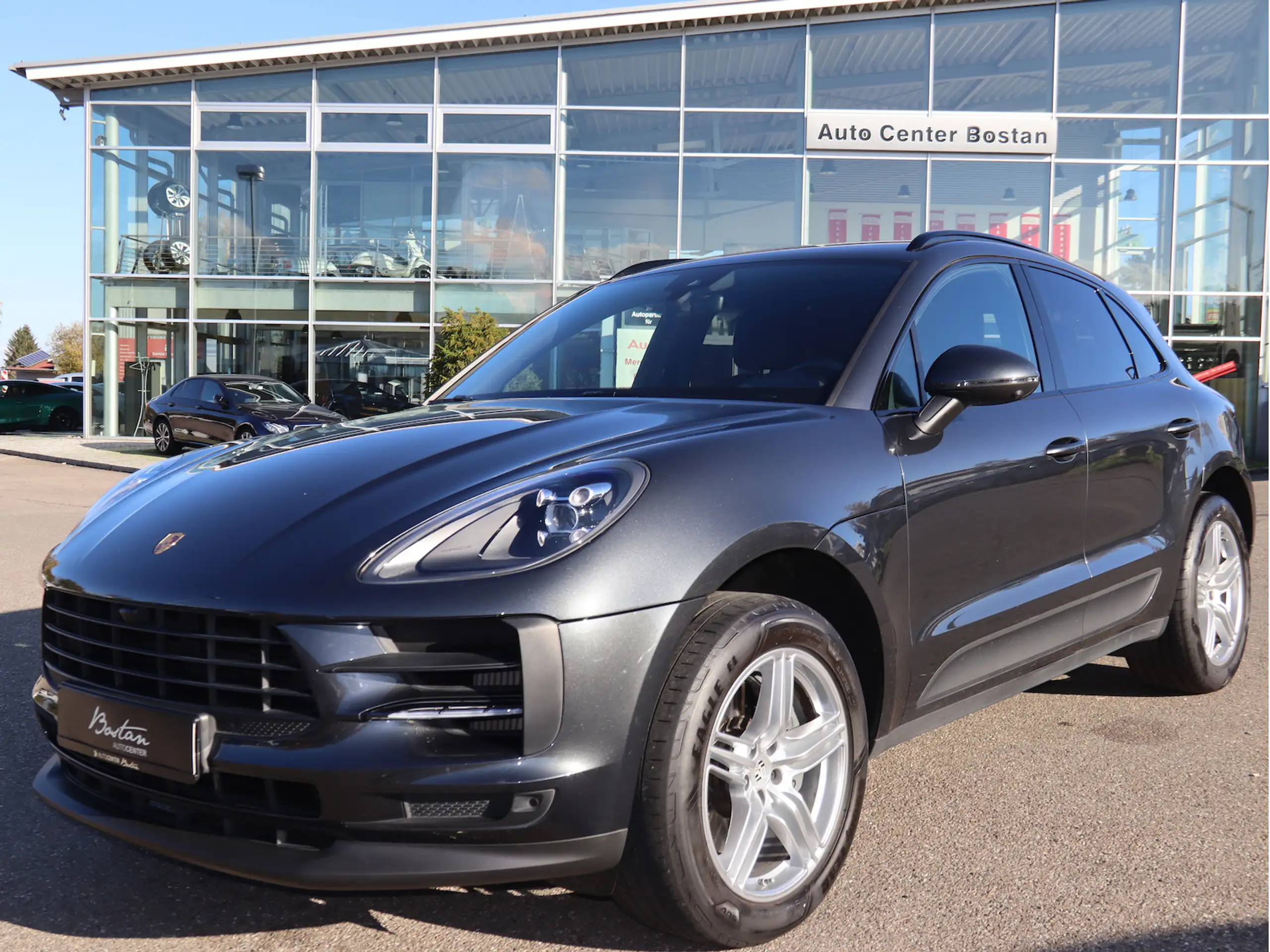 Porsche - Macan