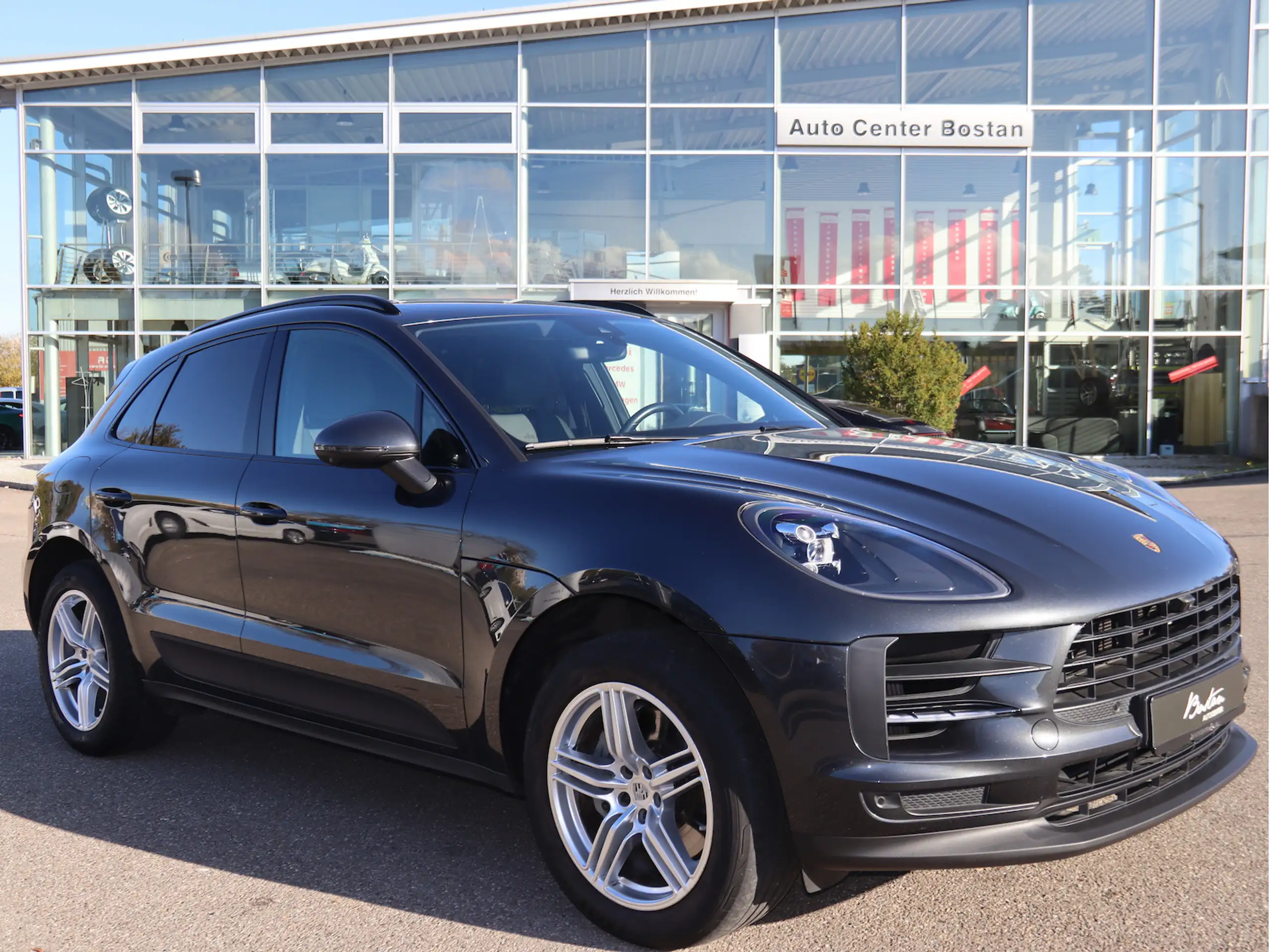 Porsche - Macan